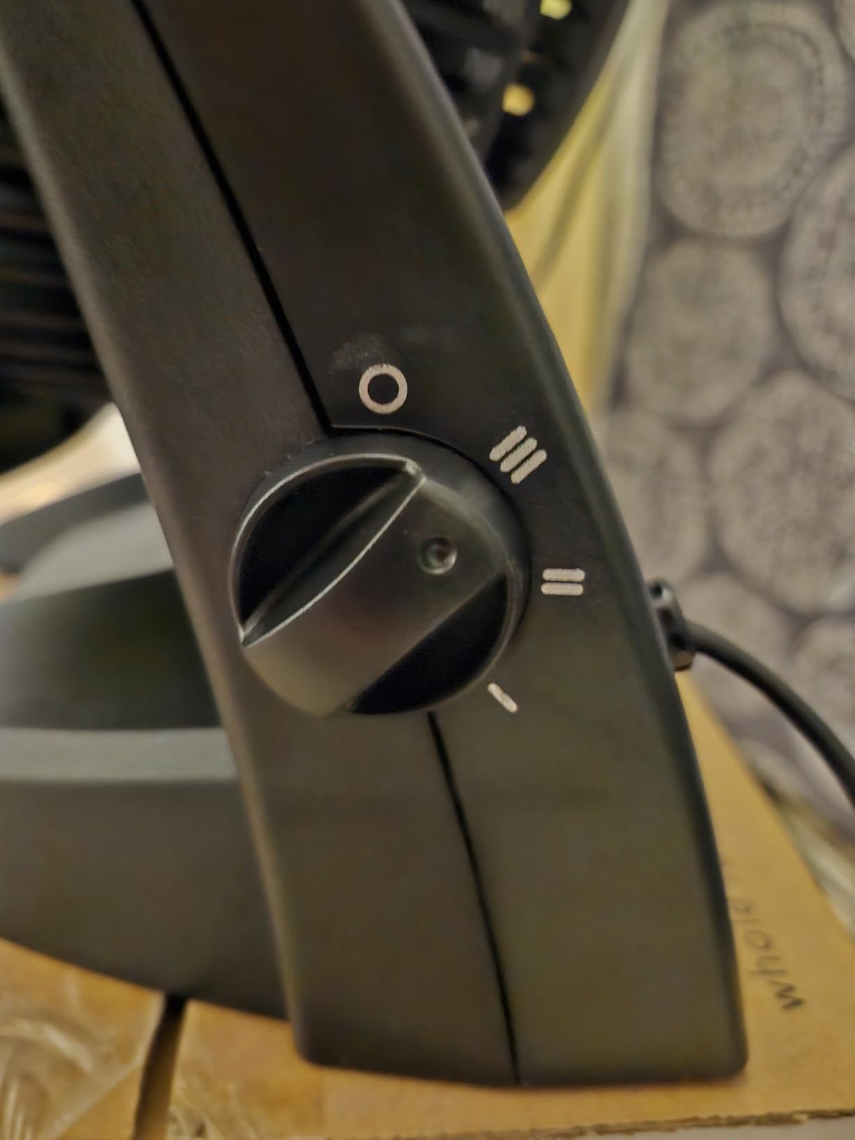 Vornado 630 Mid-Size Whole Room Air Circulator, 3-Speed, Floor Fan for Bedroom, Office, Home, Adjustable Tilt Head, 9 in, Quiet Cooling, Large Electric Fan, Black customer photo 1