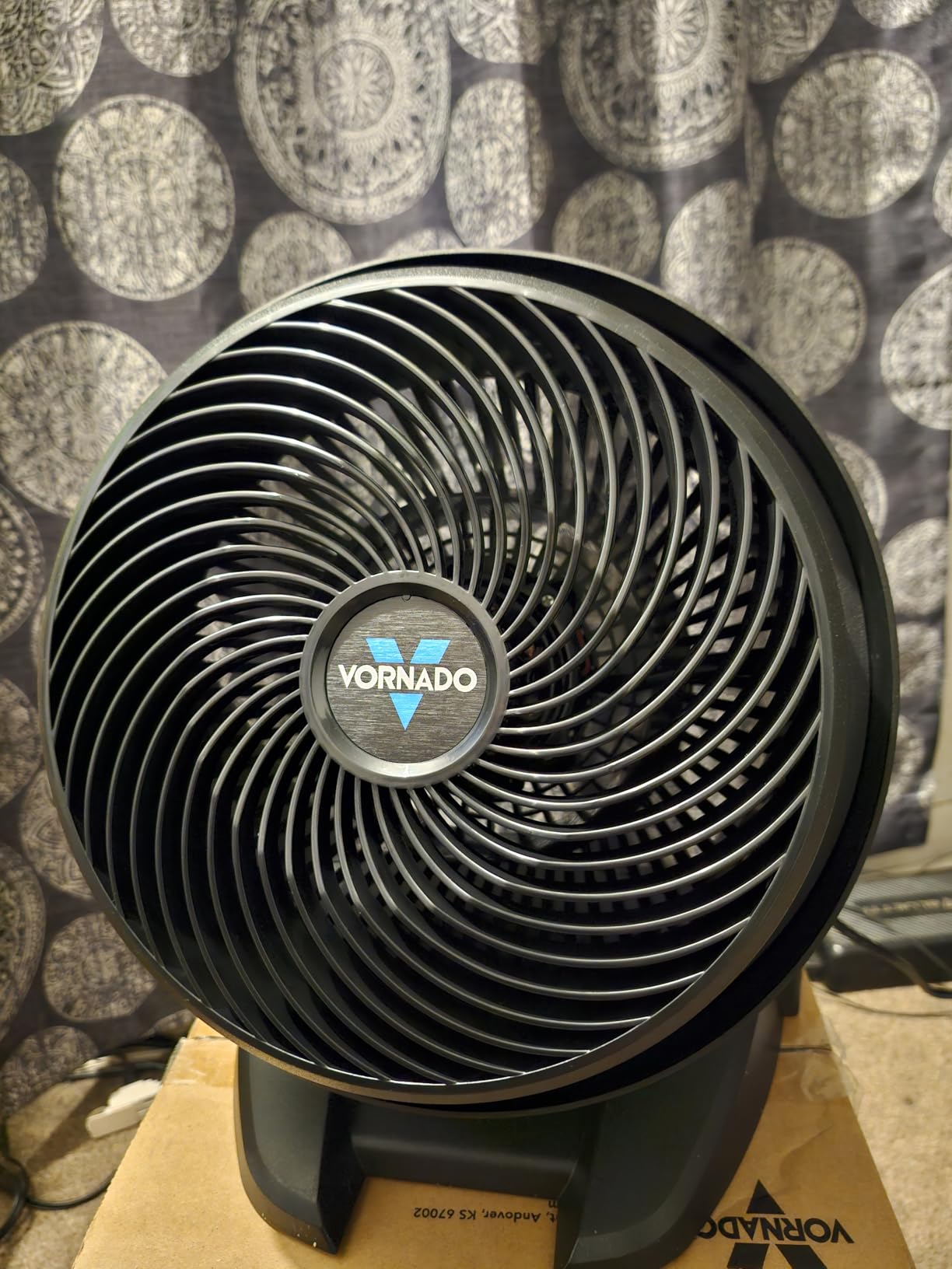 Vornado 630 Mid-Size Whole Room Air Circulator, 3-Speed, Floor Fan for Bedroom, Office, Home, Adjustable Tilt Head, 9 in, Quiet Cooling, Large Electric Fan, Black customer photo 2