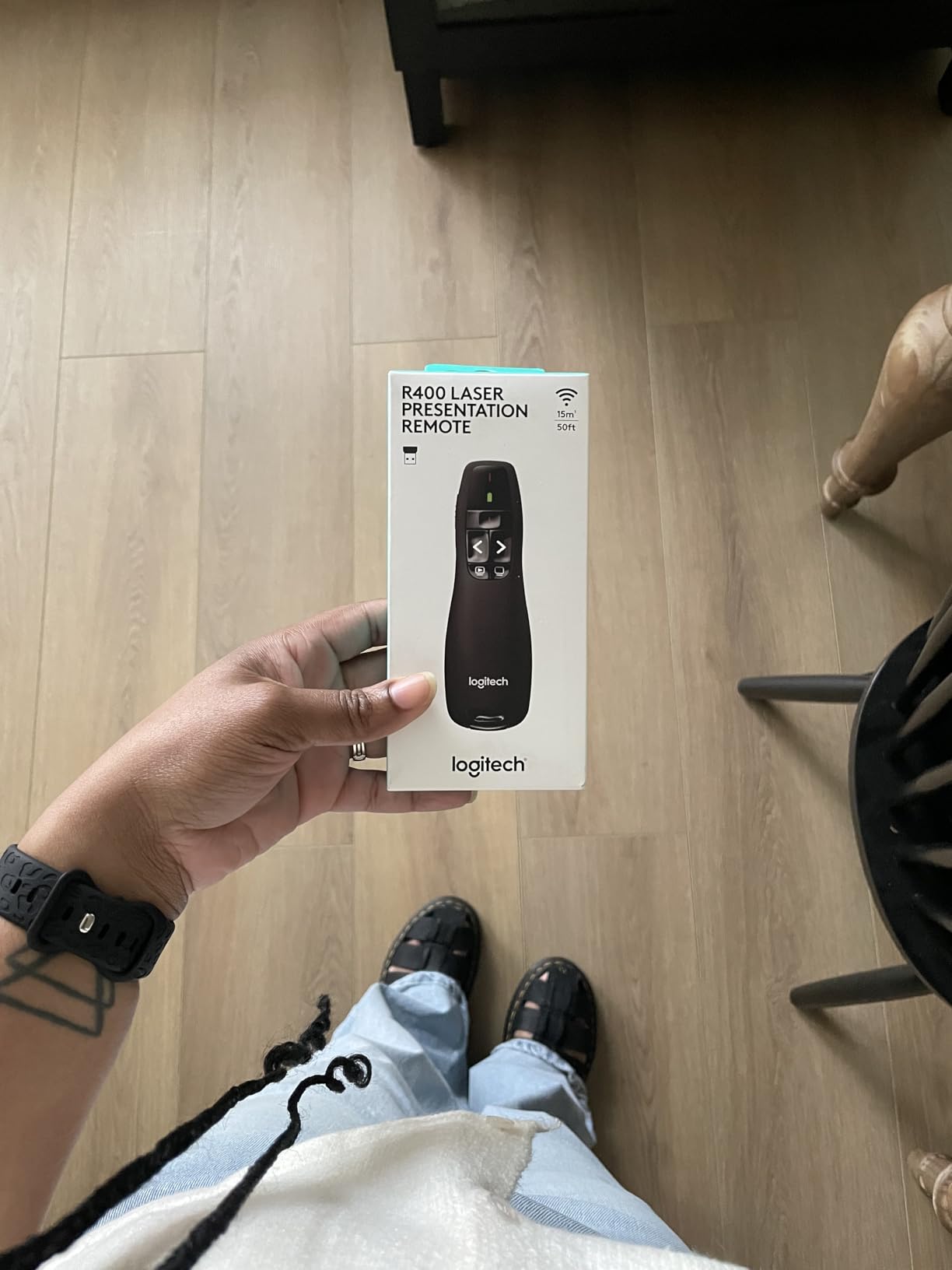 Logitech Wireless Presenter R800, PowerPoint Clicker with Green Laser Pointer, Wireless Presentation Clicker Remote customer photo 1