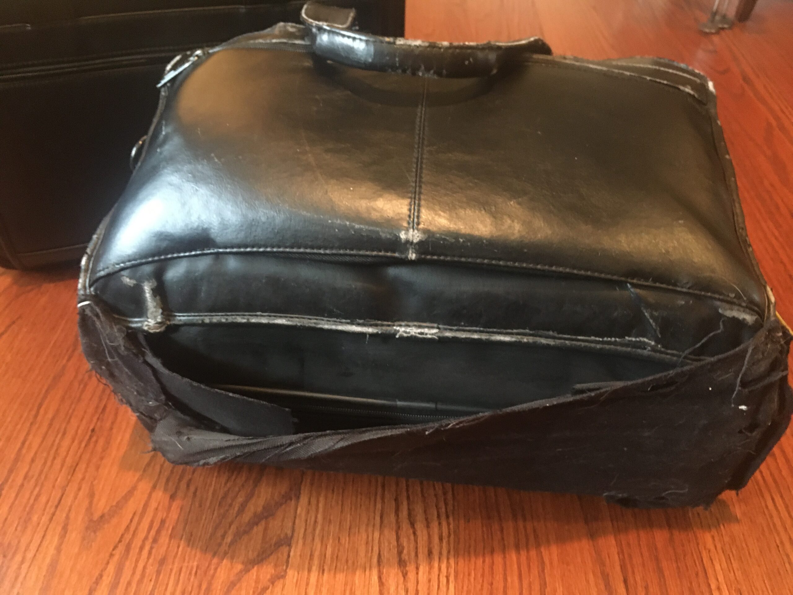 Samsonite Leather Expandable Briefcase, Black, One Size customer photo 2