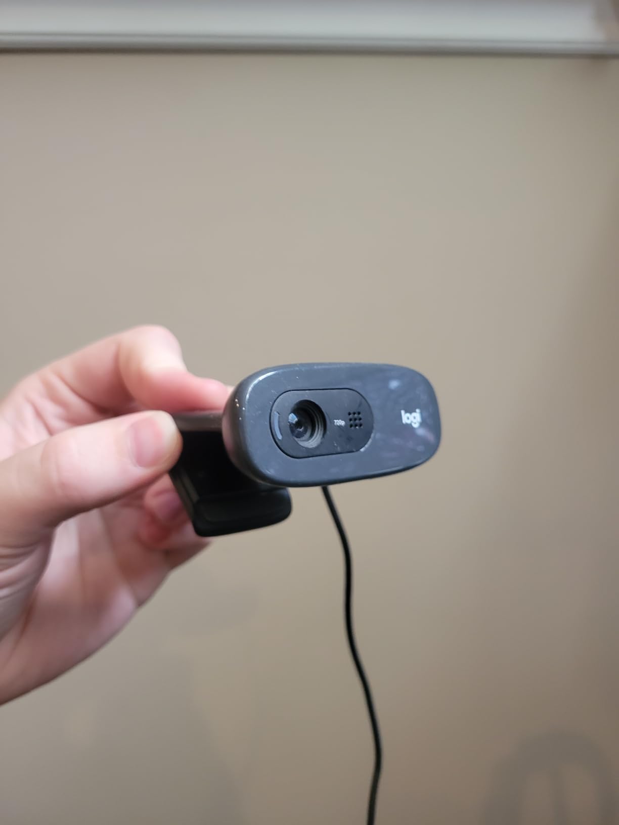 Logitech C270 HD Webcam, 720p, Widescreen HD Video Calling, Light Correction, Noise-Reducing Mic, Works with Zoom, Nintendo Switch 2's new GameChat Mode, PC/Mac/Laptop/MacBook/Tablet - Black customer photo 1