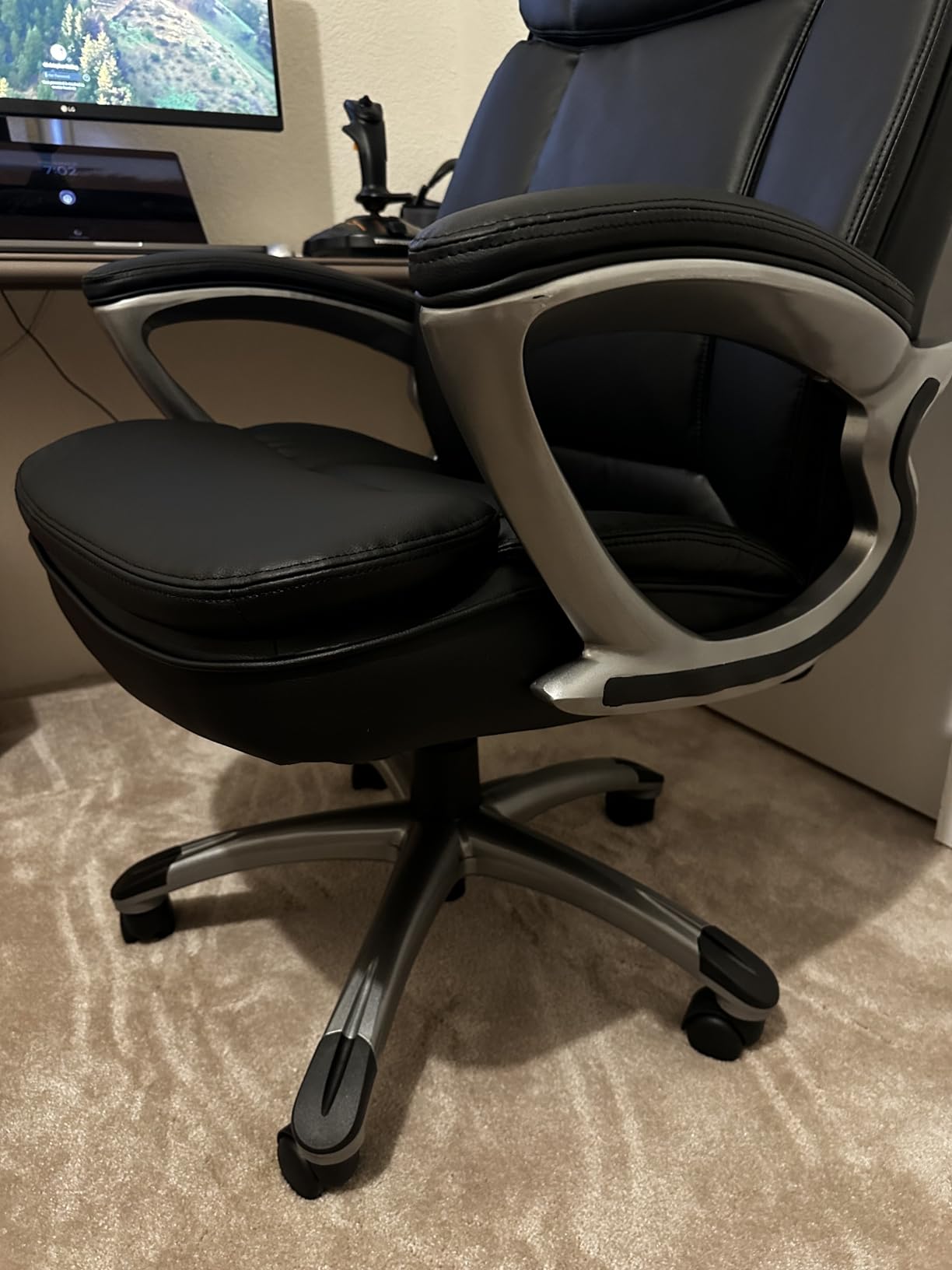 Serta Fairbanks Big and Tall Executive Office Chair - Ergonomic High Back Computer Desk Chair with Lumbar Support, Memory Foam Seat Cushion, Padded Armrests, Bonded Leather, 350 lb Capacity customer photo 2