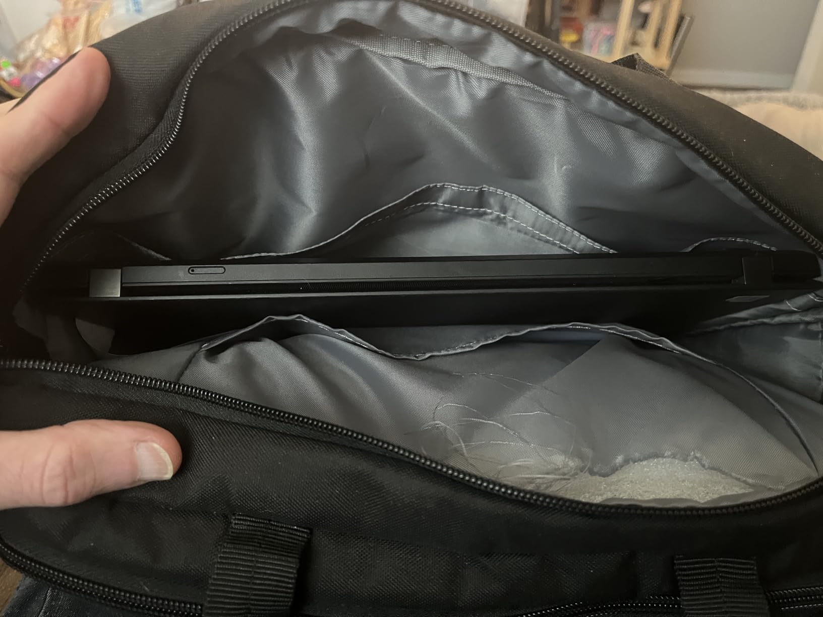 Amazon Basics Laptop Carrying Case with Shoulder Strap and Handle, Large Capacity, 15.6 in, Black customer photo 1