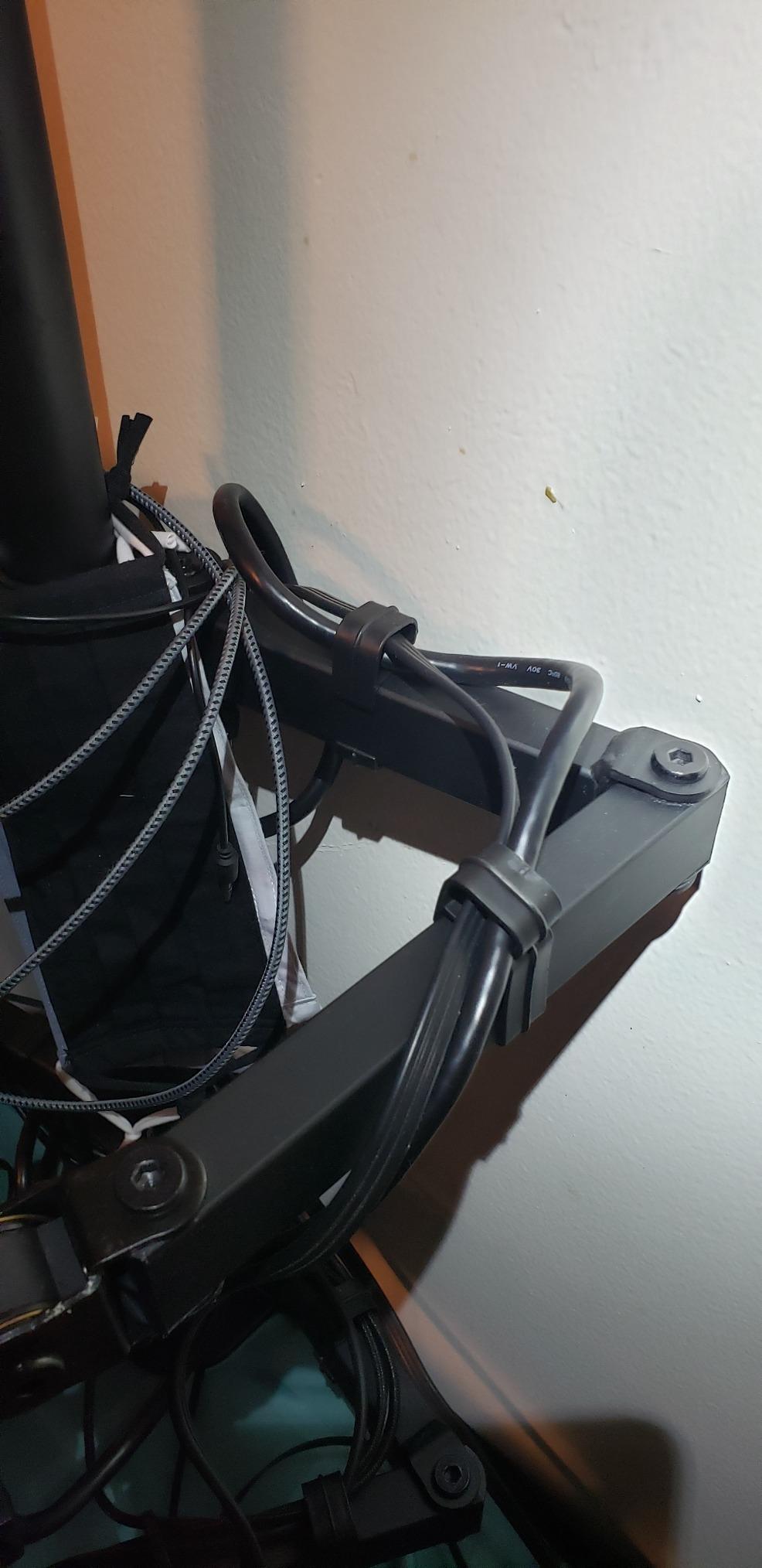 WALI Quad Monitor Desk Mount, 4 Monitor Stand Fits Heavy Duty Computer Screen up to 27 inch, Full Adjustable Arm Holds up to 22 lbs per Arm (M004), Black customer photo 2