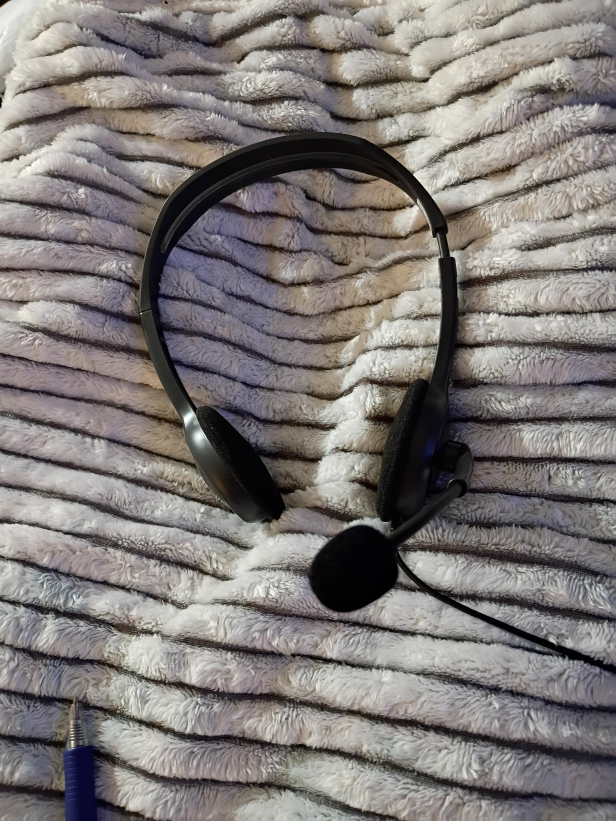 Logitech H111 Wired Headset, Stereo Headphones with Noise-Cancelling Microphone, 3.5 mm Audio Jack, PC/Mac/Laptop/Smartphone/Tablet - Black customer photo 2