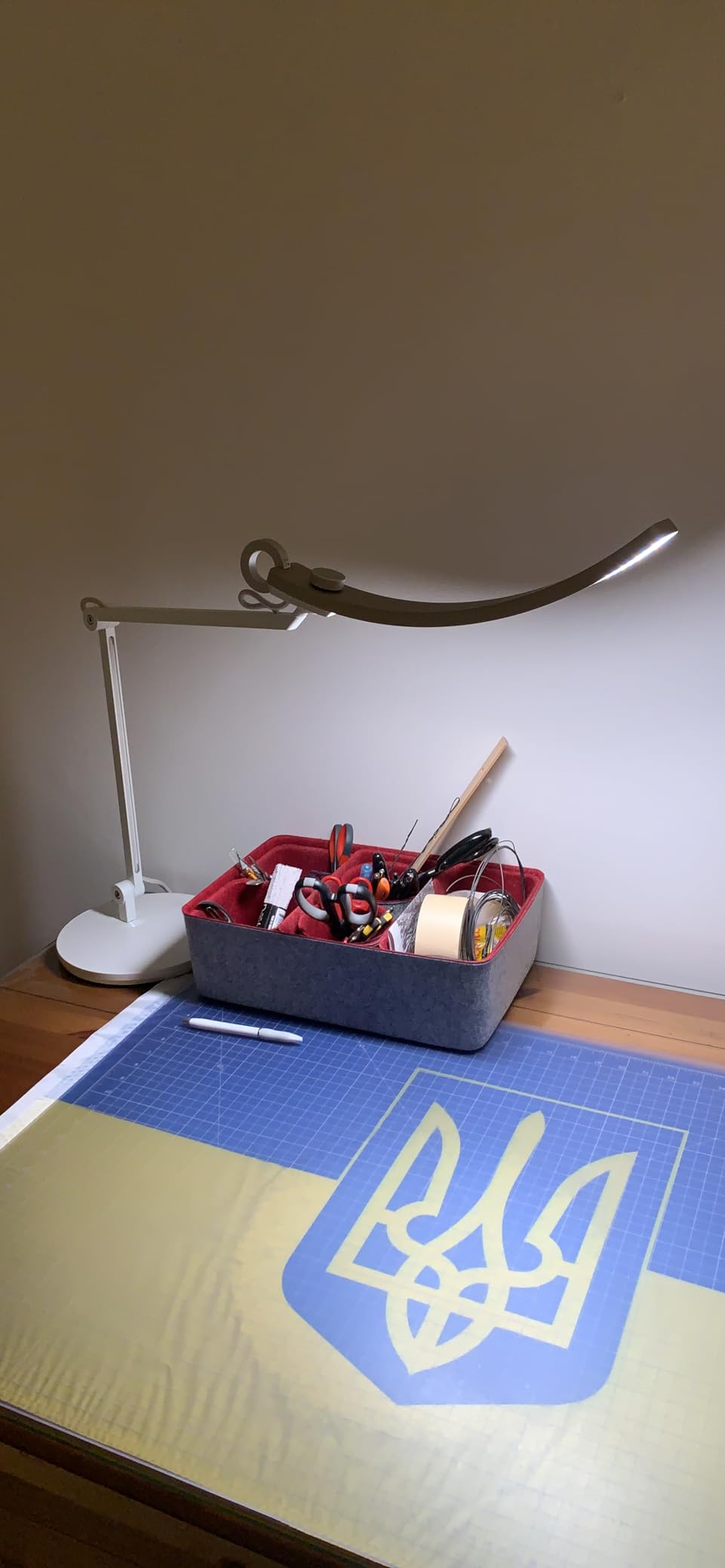 BenQ e-Reading Desk Lamp - Ultrawide and Bright Lighting, Dimmable, Dual Smart Mode, Adjustable Arm, Auto-dimming, High CRI, Eye-Caring Lamp for Home Office, Reading, Study, Craft, Matte Gold customer photo 2