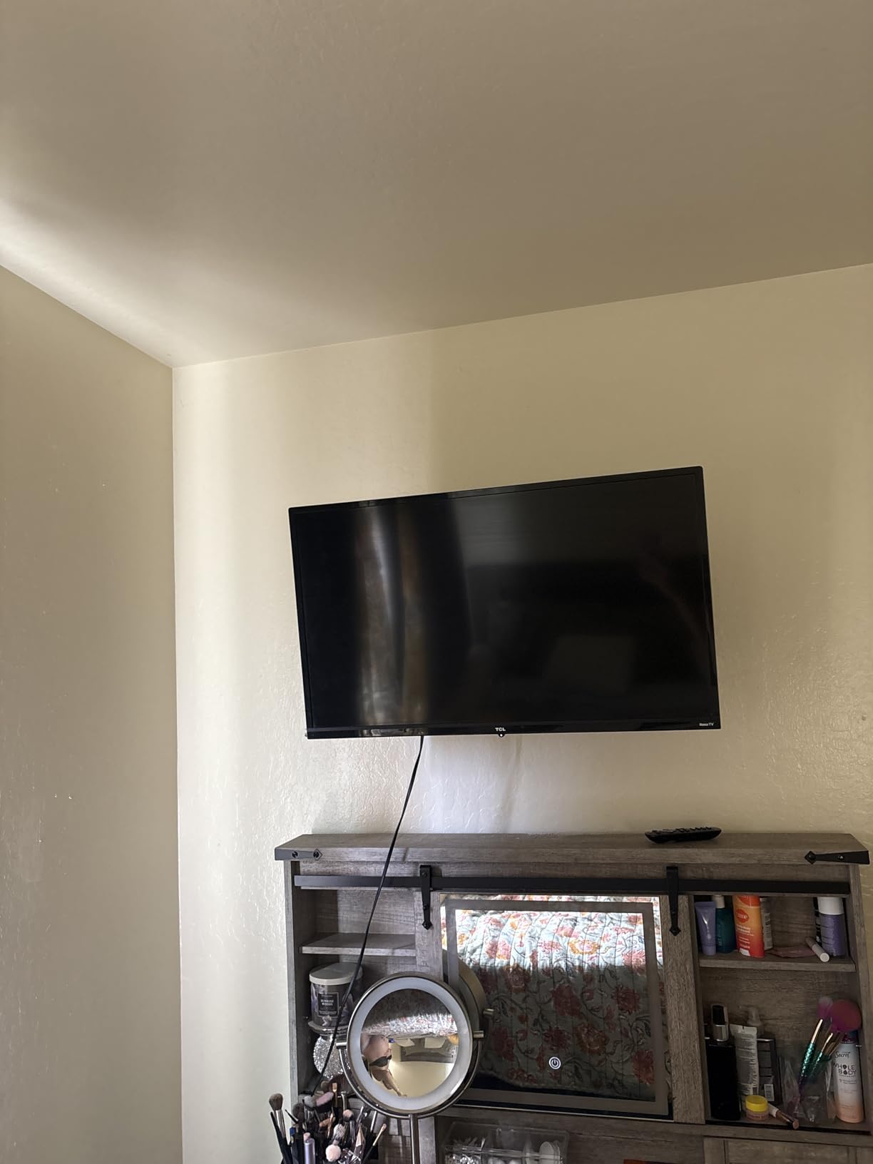 WALI TV Wall Mount Articulating LCD Monitor Full Motion 15 inch Extension Arm Tilt Swivel for Most 13 to 32 inch LED TV Flat Panel Screen with Mounting Holes up to 100x100mm (1330LM), Black customer photo 1