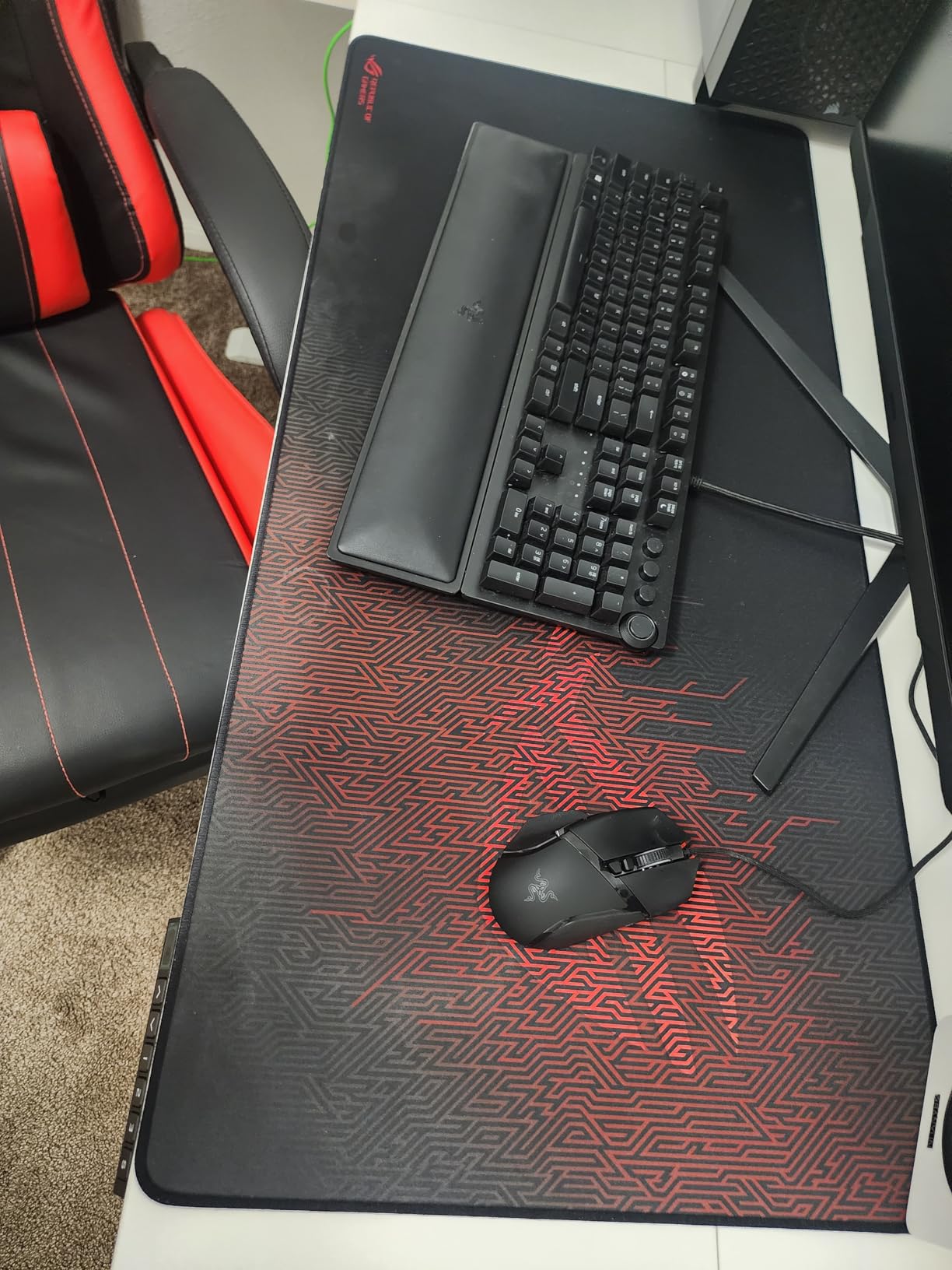 ASUS ROG Sheath Gaming Mouse Pad - 35.4 x 17.3, Extra-Large Surface, Pixel-Precise Tracking, Anti-Fray Stitched Edges, Non-Slip Base - Black/Red customer photo 1