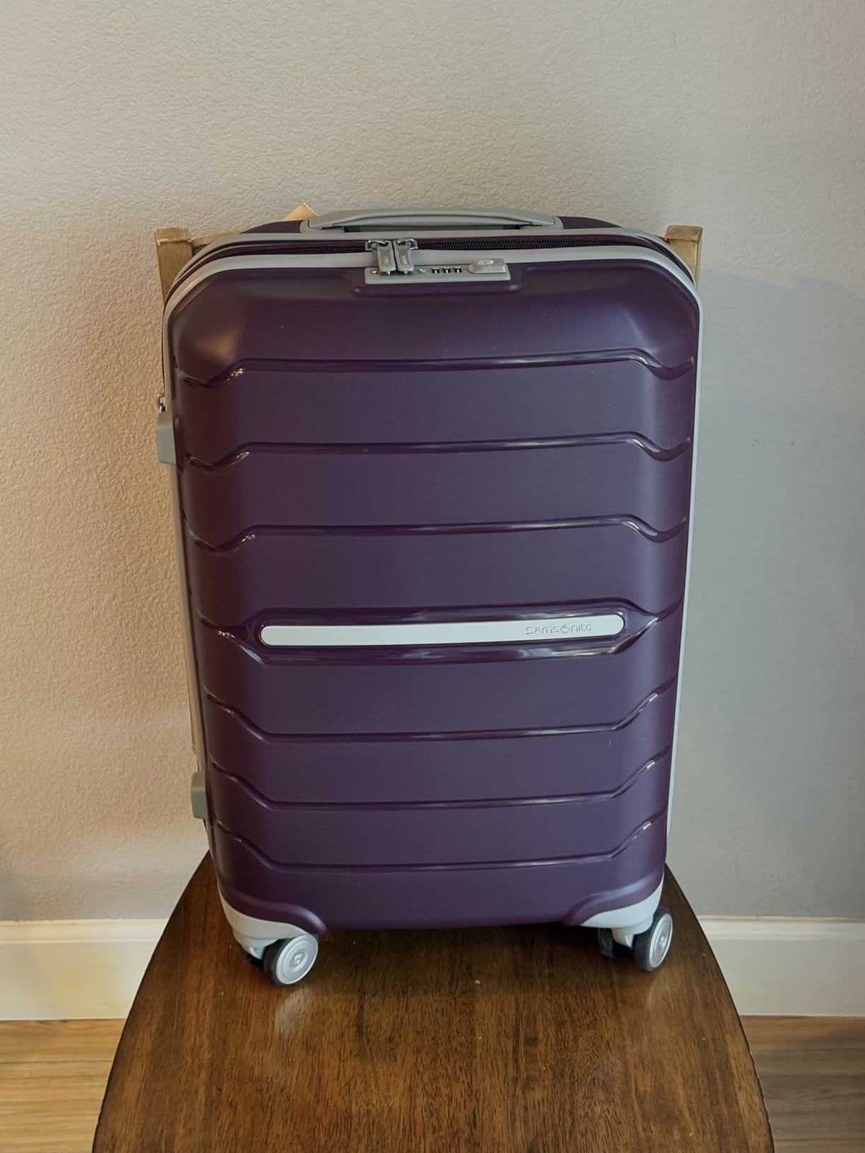 Freeform Hardside Carry-On Luggage with Spinner Wheels - Hardshell Suitcase - TSA, Airline-Approved - Expandable Hard Shell, Smooth Rolling Wheels for Lightweight Travel - Black customer photo 2