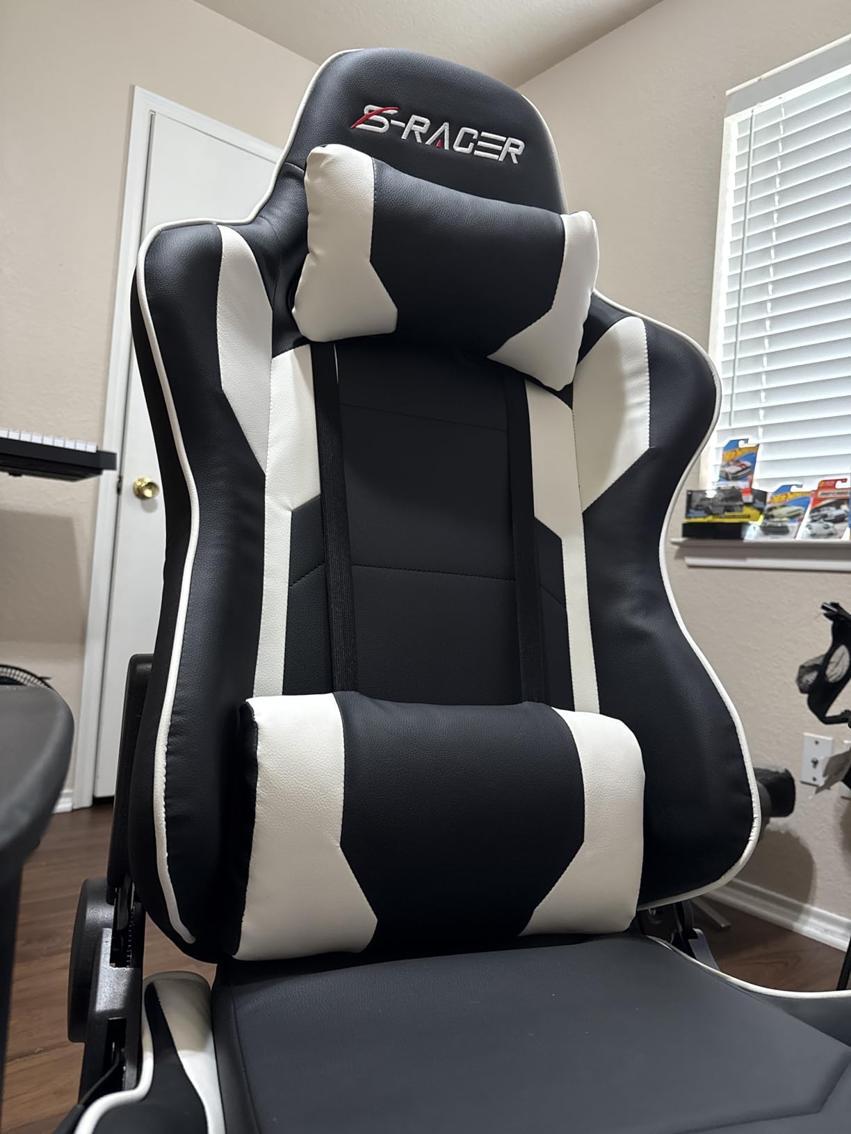 Homall Gaming Chair, Office Chair High Back Computer Chair Leather Desk Chair Racing Executive Ergonomic Adjustable Swivel Task Chair with Headrest and Lumbar Support customer photo 2