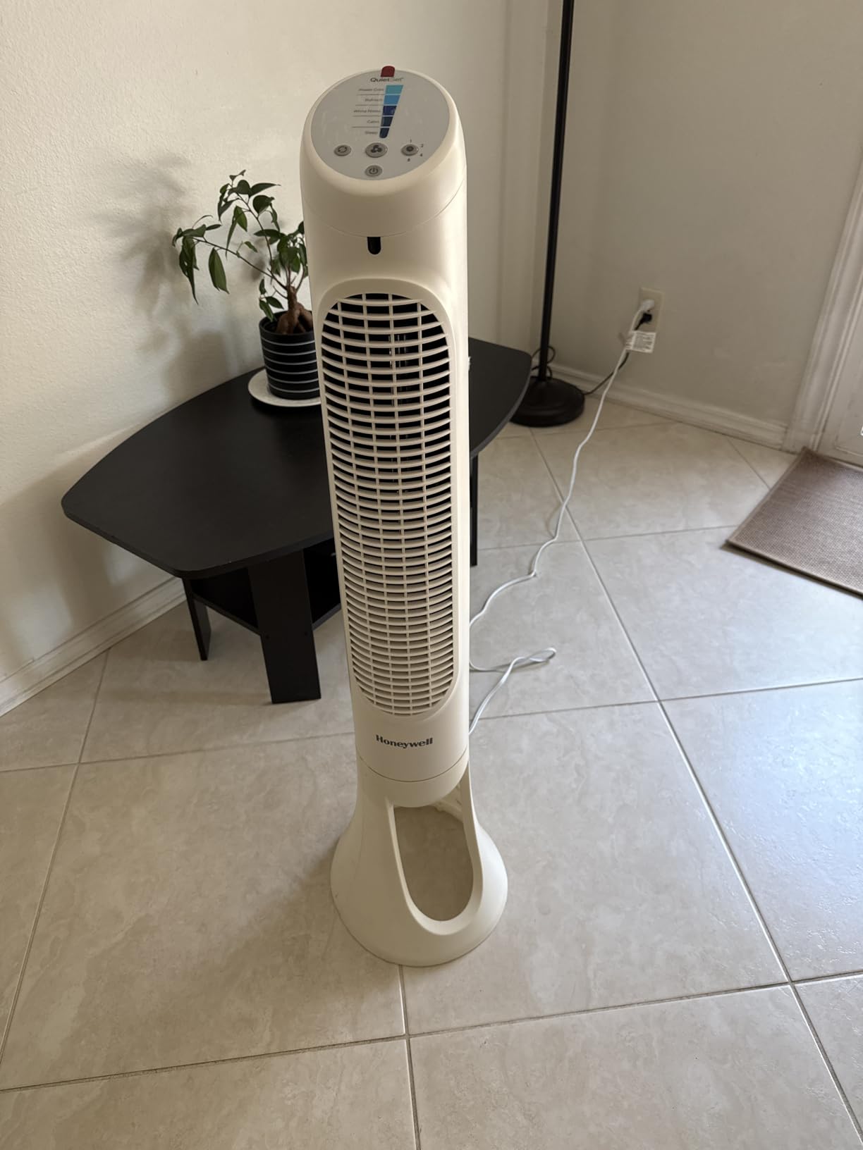 Honeywell QuietSet Whole Room Oscillating Tower filter Fan with Remote, White, HYF260 customer photo 2