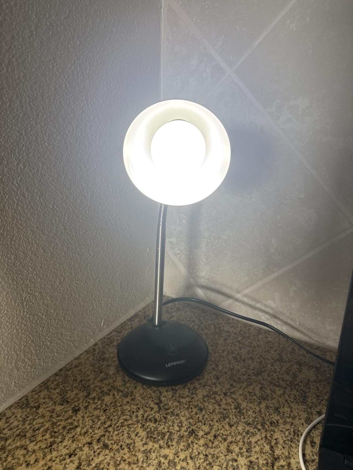 LEPOWER Metal Desk Lamp, Eye-Caring Table Lamp, Study Lamps with Flexible Goose Neck for Bedroom, Home Office (Matte Black) customer photo 1