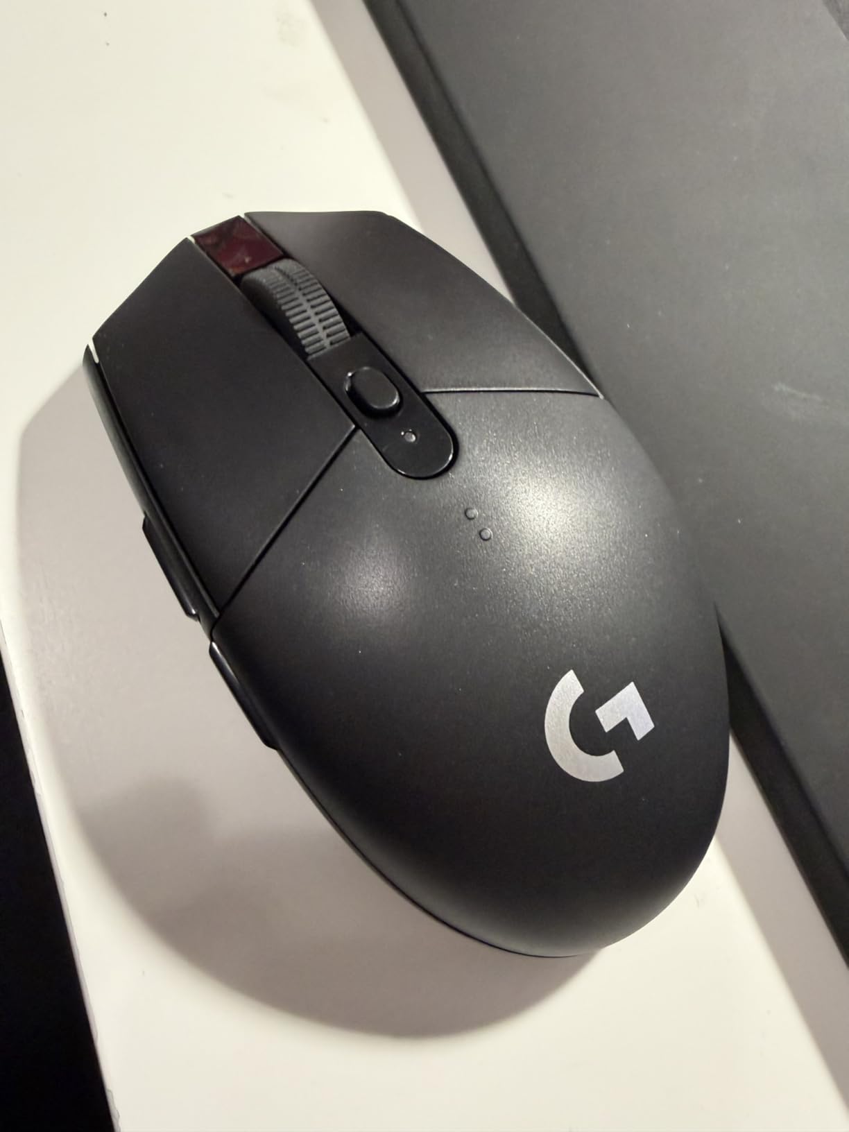 Logitech G305 Lightspeed Wireless Gaming Mouse, Hero Sensor, 12,000 DPI, Lightweight, 6 Programmable Buttons, 250h Battery, On-Board Memory, Compatible with PC, Mac - Black customer photo 2