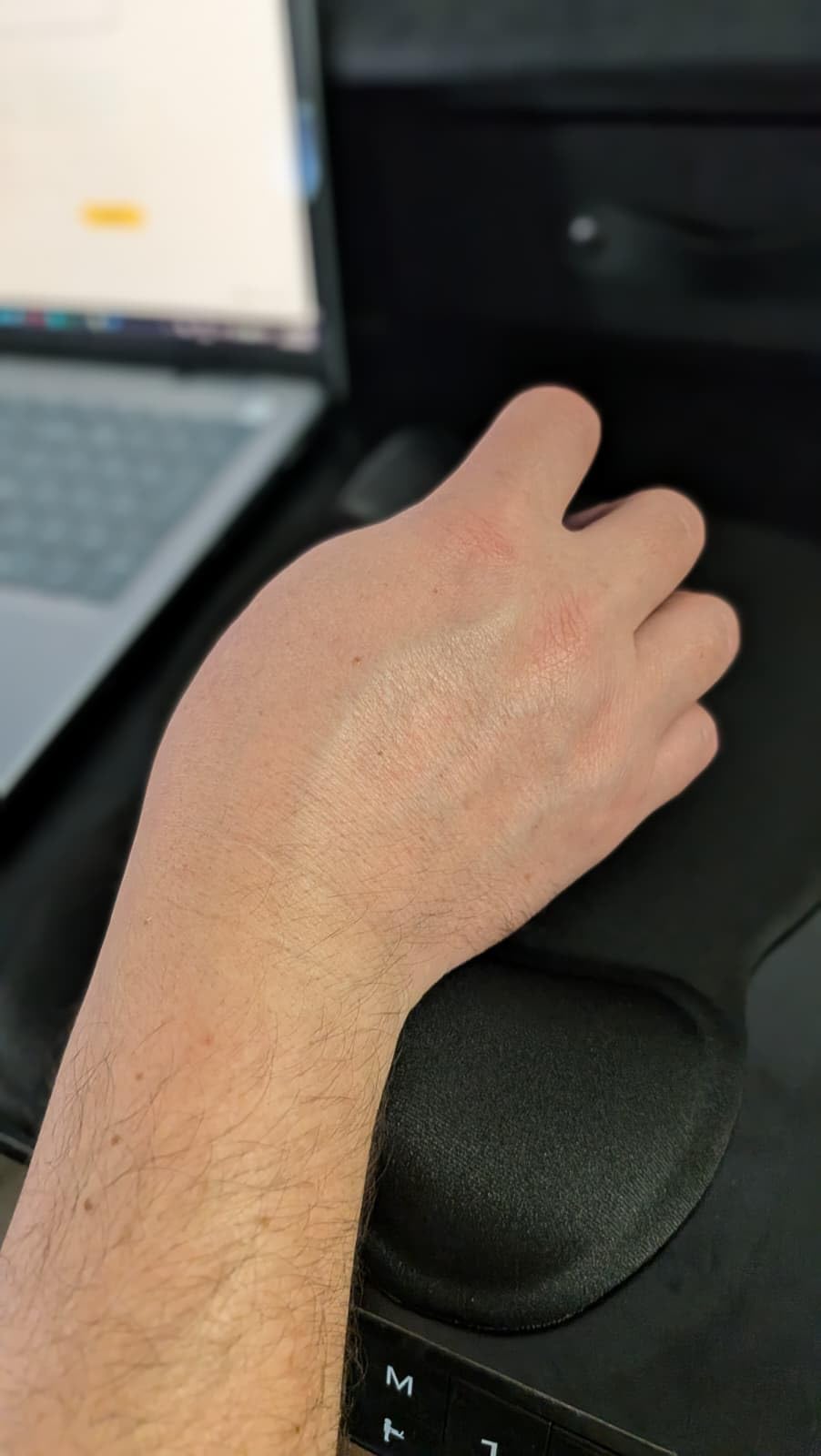 MROCO Ergonomic Mouse Pad with Gel Wrist Rest, Smooth Wrist Support Surface, Non-Slip PU Base for Pain Relief, Comfortable Mousepad for Computer, Laptop, Office & Home, 9.4 x 8.1 in, Black customer photo 2