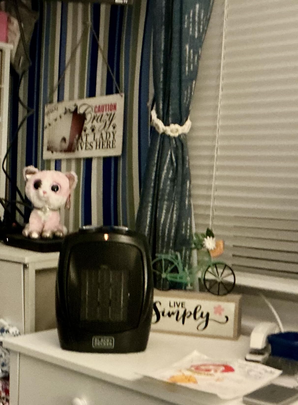 BLACK+DECKER Personal Ceramic Heater, Space Heater for Office Desk, Home Office & Personal Use Desk, 2 Heat & Fan Only Settings, Adjustable Thermostat, BHDC201, Black customer photo 1