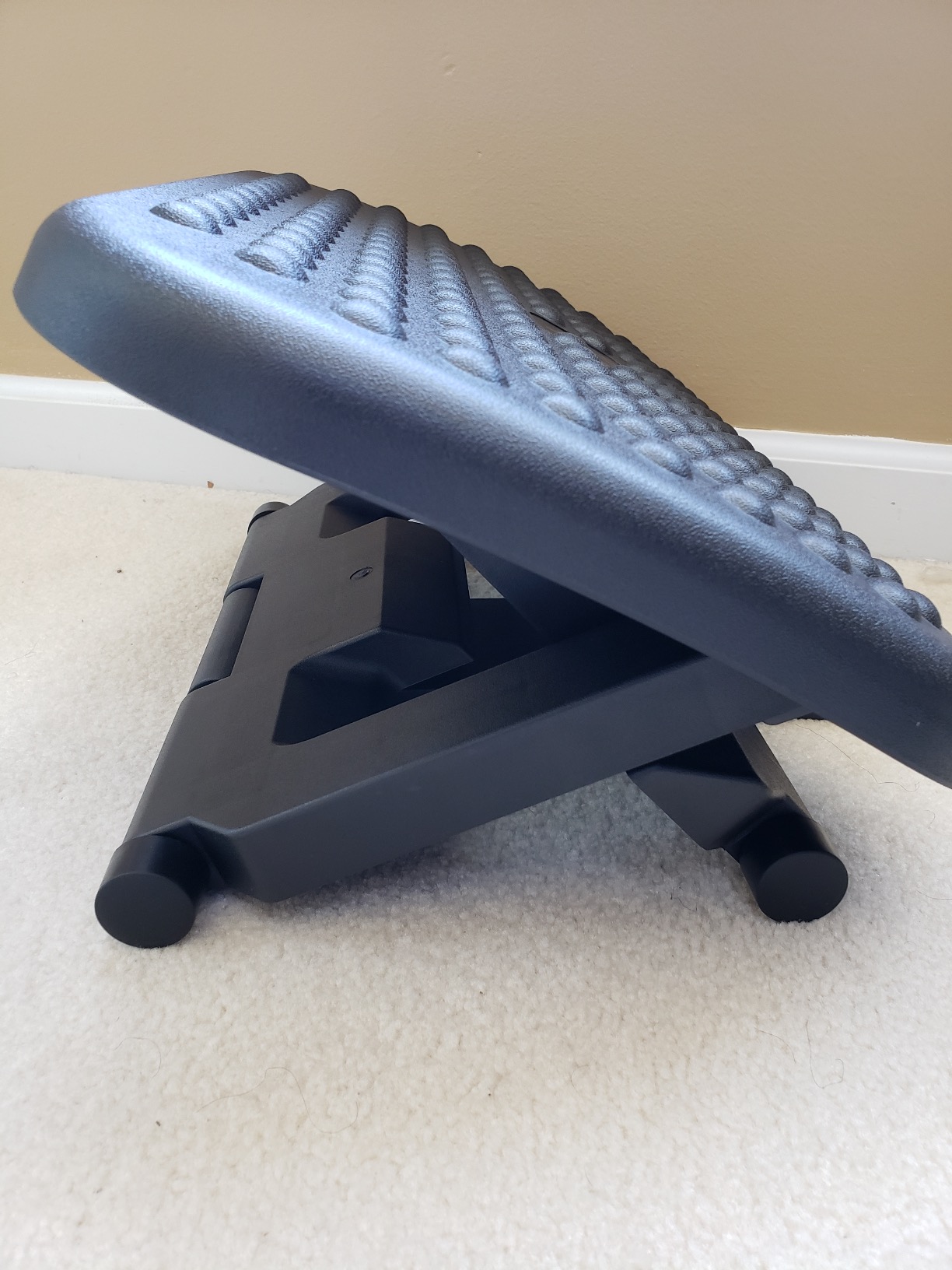 HUANUO Adjustable Desk Footrest, Foot Rest for Under Desk at Work with Massage, Adjustable Foot Stool with 3 Height Position & 30 Degree Tilt Angle Adjustment for Home, Office customer photo 1