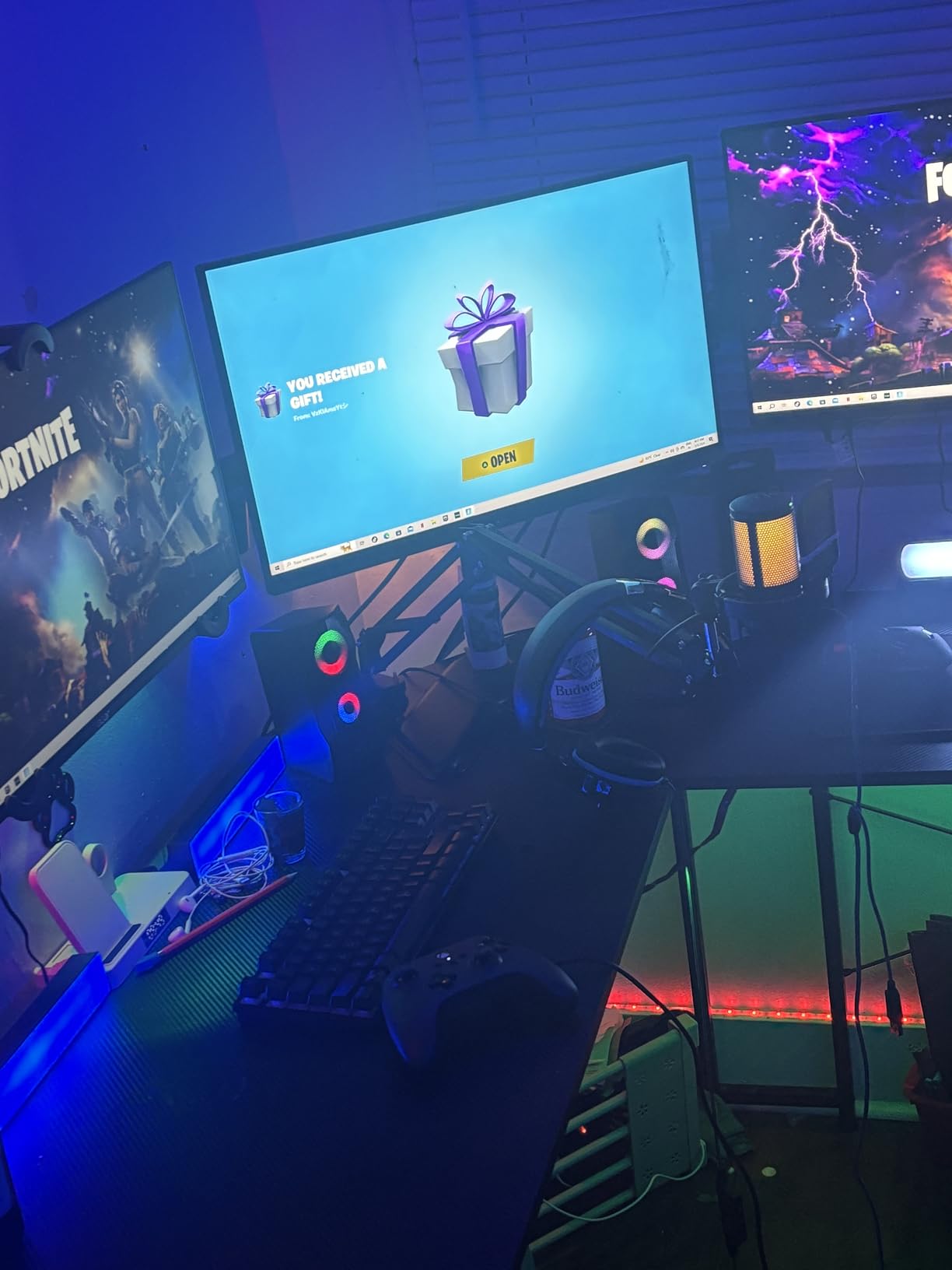 WALI Triple Monitor Stand, Free Standing Three LCD Monitor Fully Adjustable Desk Mount Fits 3 Screens up to 27 inch, 22 lbs Weight Capacity per Arm (MF003), Black customer photo 1