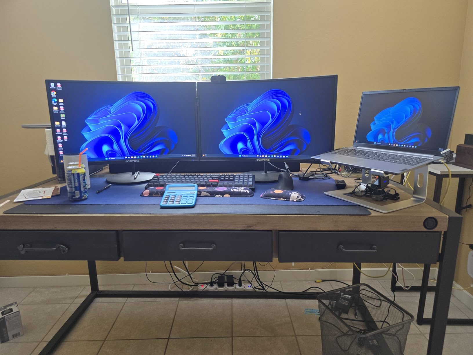 Sceptre Curved 27-inch Prime Monitor up to 100Hz 1080p, HDMI x2, VGA, 99% sRGB, Built-in Speakers, R1500, Machine Black 2025 (C275W-1920RN Series) customer photo 2