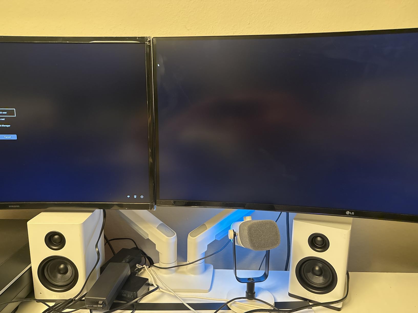 HUANUO FlowLift Dual Monitor Stand, Fully Adjustable Gaming Monitor Desk Mount for 13-32 Computer Screens, Full Motion VESA 75x75/100x100 with C-Clamp & Grommet Base, Each Arm Holds 4.4 to 19.8 lbs customer photo 1