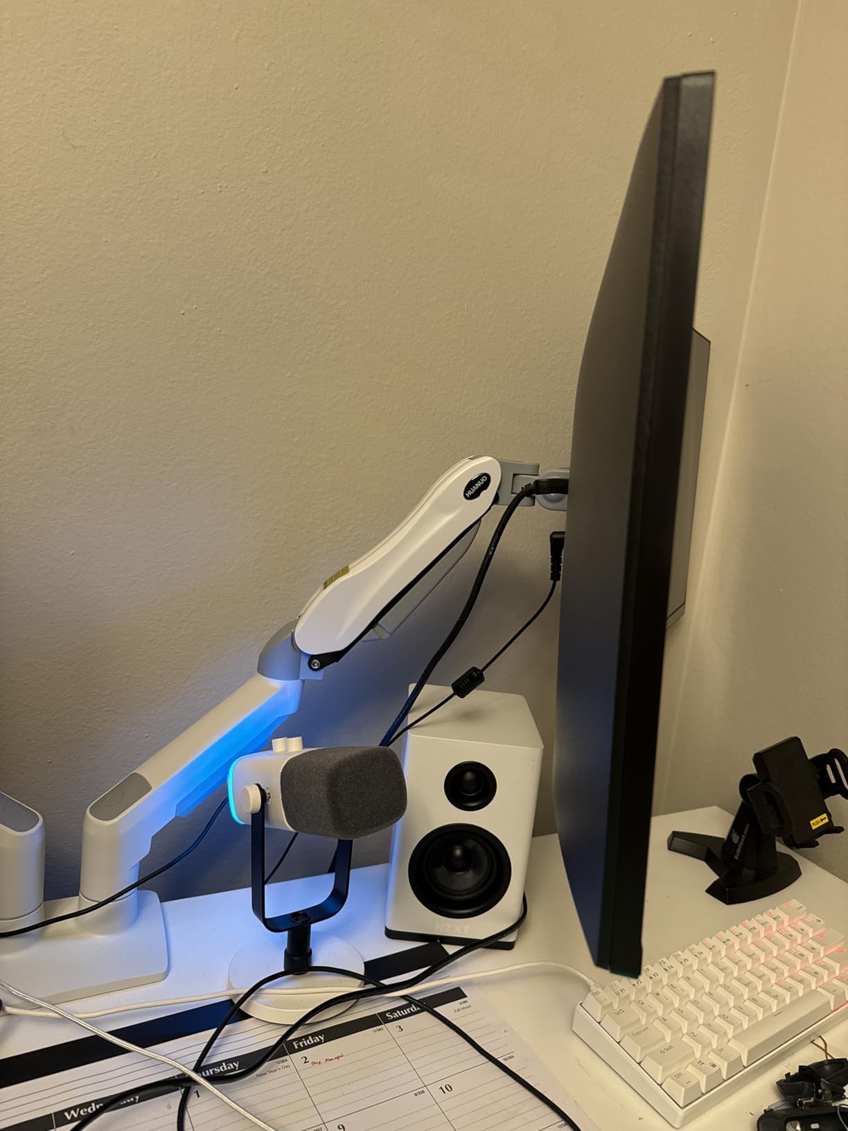 HUANUO FlowLift Dual Monitor Stand, Fully Adjustable Gaming Monitor Desk Mount for 13-32 Computer Screens, Full Motion VESA 75x75/100x100 with C-Clamp & Grommet Base, Each Arm Holds 4.4 to 19.8 lbs customer photo 2