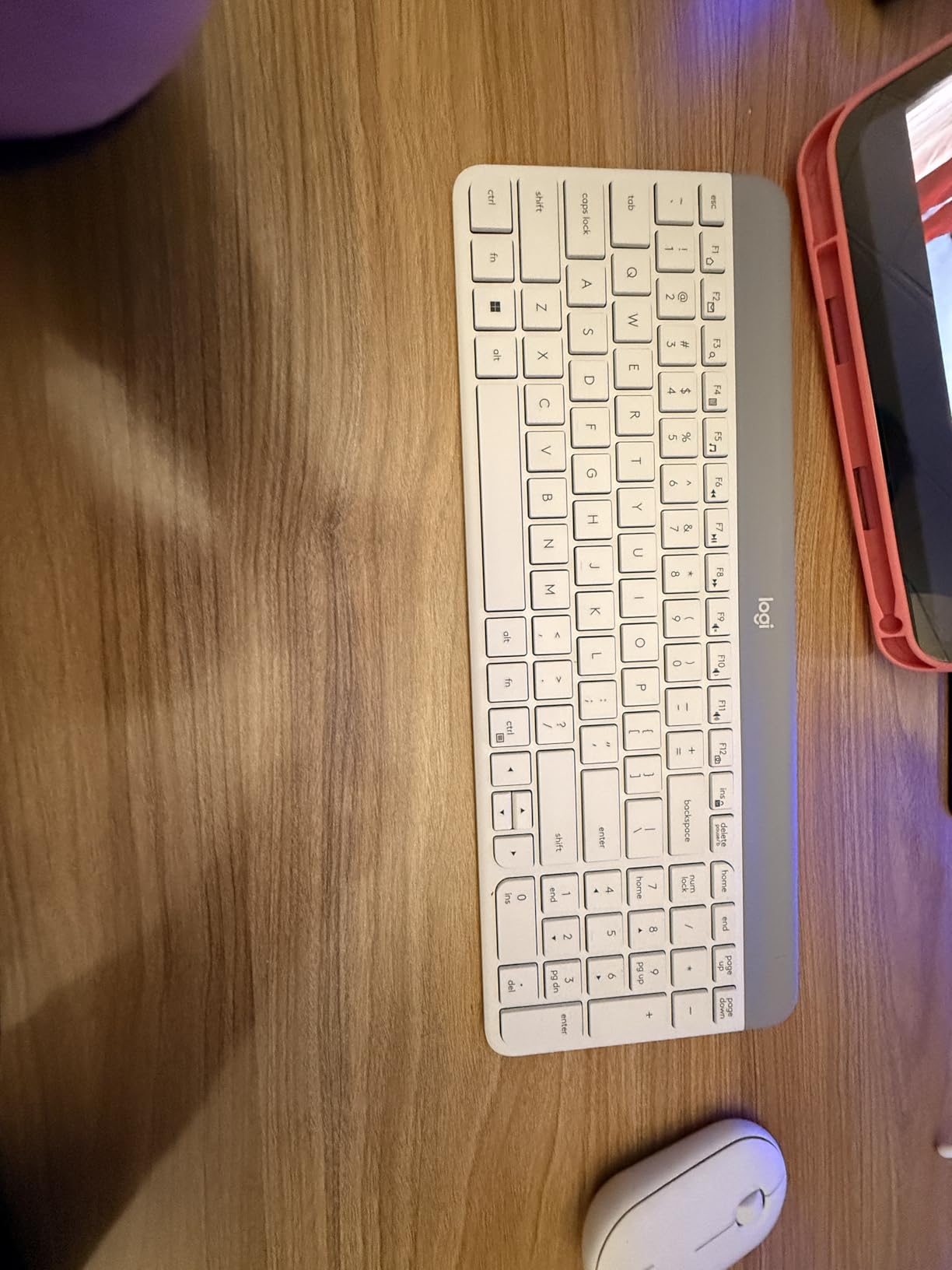 Logitech MK470 Slim Wireless Keyboard and Mouse Combo - Modern Compact Layout, Ultra Quiet, 2.4 GHz USB Receiver, Plug n' Play Connectivity, Compatible with Windows - Graphite customer photo 1