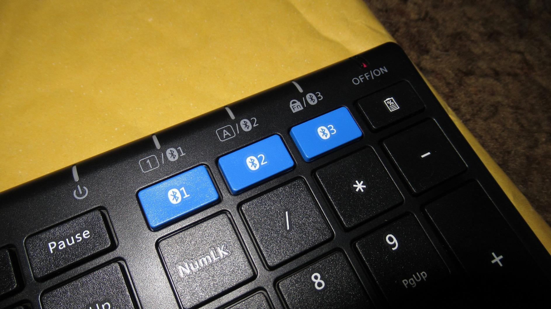 Arteck HB192 Universal Bluetooth Keyboard Multi-Device Stainless Steel Full Size Wireless Keyboard for Windows iOS Android Computer Desktop Laptop Surface Tablet Smartphone Rechargeable Battery customer photo 2