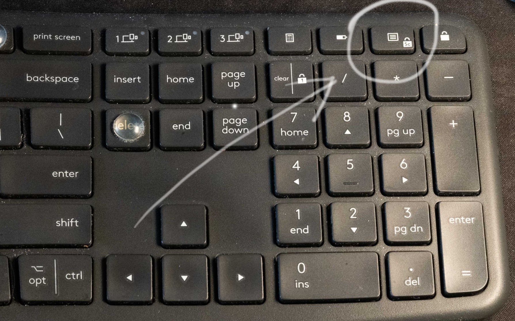 Logitech Ergo K860 Wireless Ergonomic Keyboard - Split Keyboard, Wrist Rest, Natural Typing, Stain-Resistant Fabric, Bluetooth and USB Connectivity, Compatible with Windows/Mac, Black customer photo 1