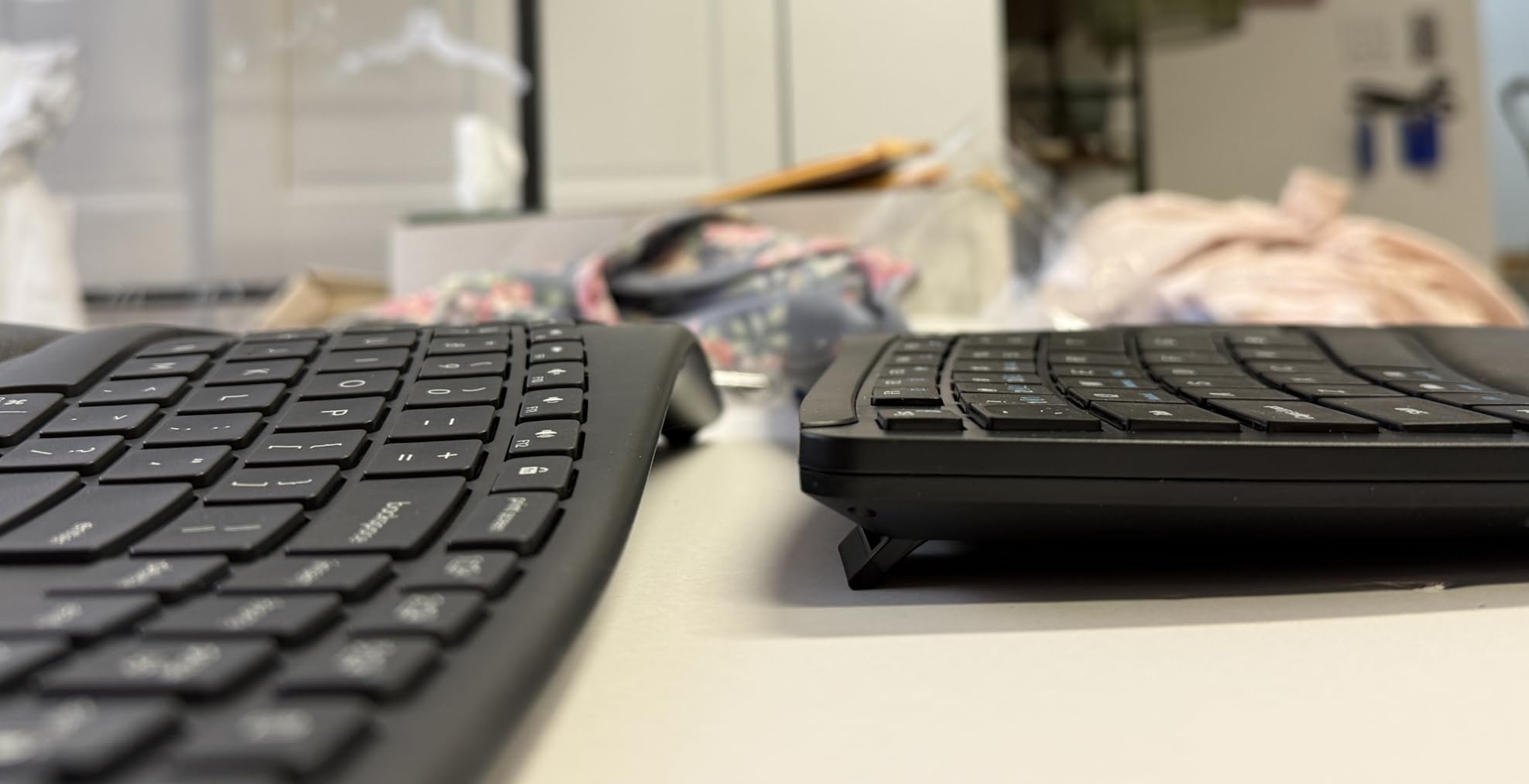 Logitech Ergo K860 Wireless Ergonomic Keyboard - Split Keyboard, Wrist Rest, Natural Typing, Stain-Resistant Fabric, Bluetooth and USB Connectivity, Compatible with Windows/Mac, Black customer photo 2