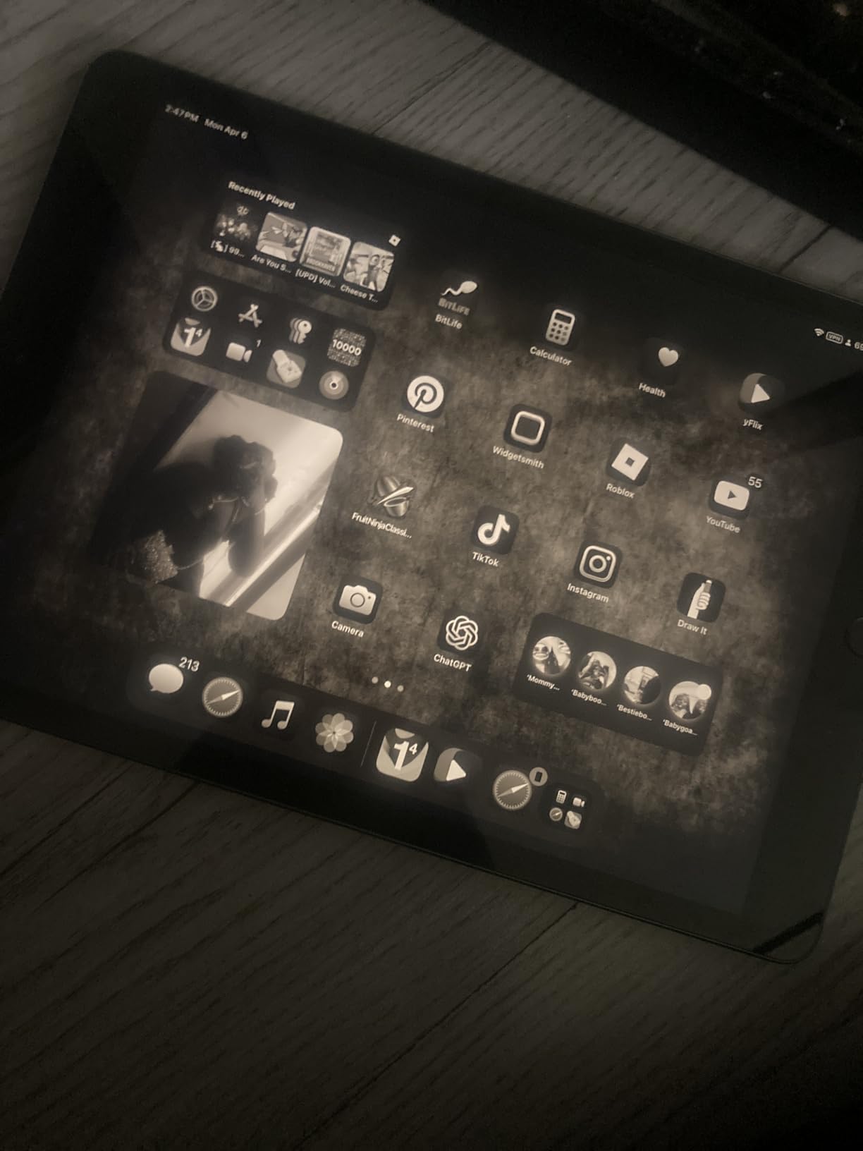 Apple 2019 iPad 7th Gen (10.2-inch, Wi-Fi, 32GB) Silver (Renewed) customer photo 1