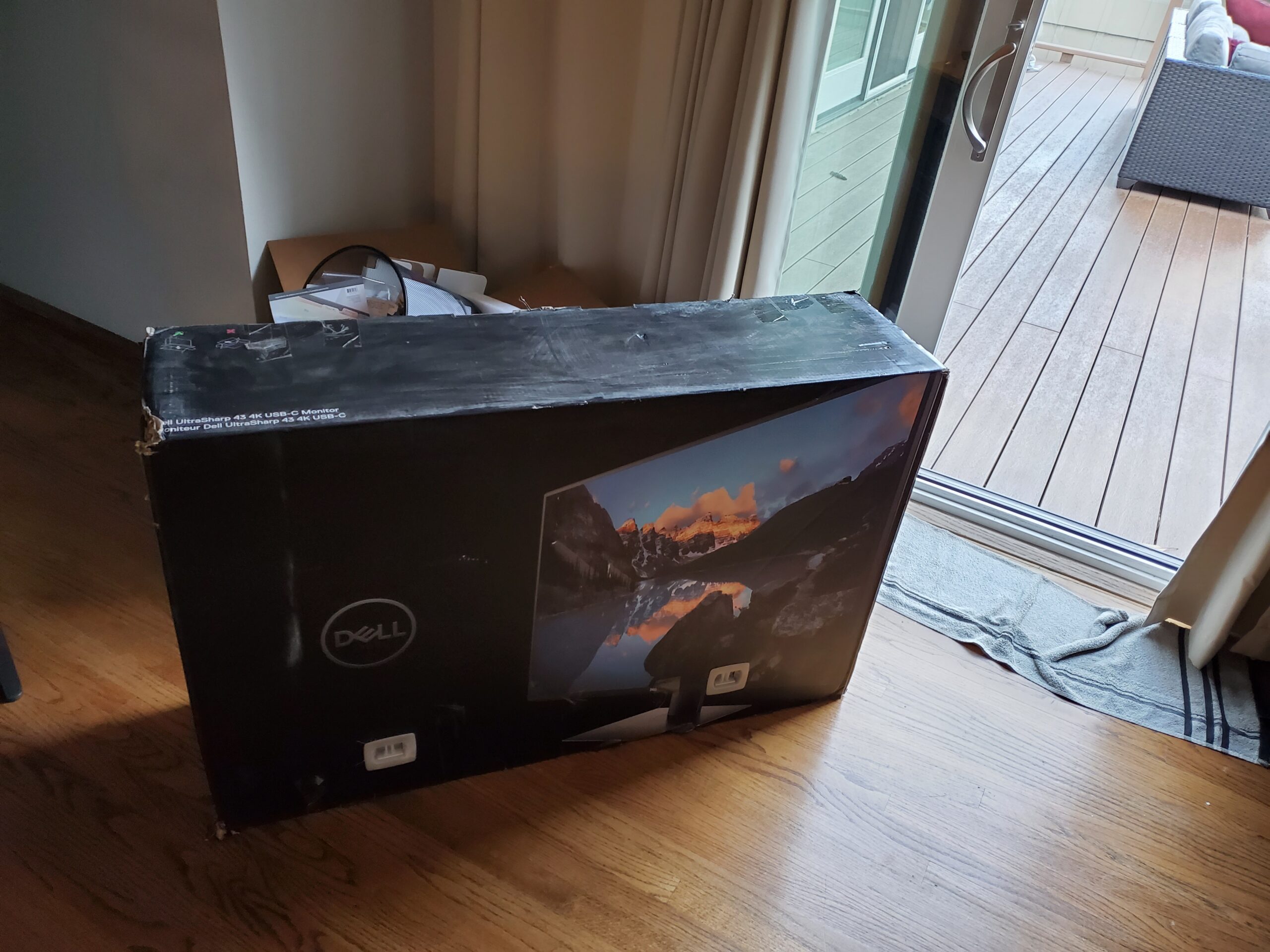 Dell U4320Q 43 Inch 2160p 4K UltraSharp, IPS Thin Bezel Monitor, HDMI, DisplayPort, USB-C, VESA Certified, Black customer photo 2