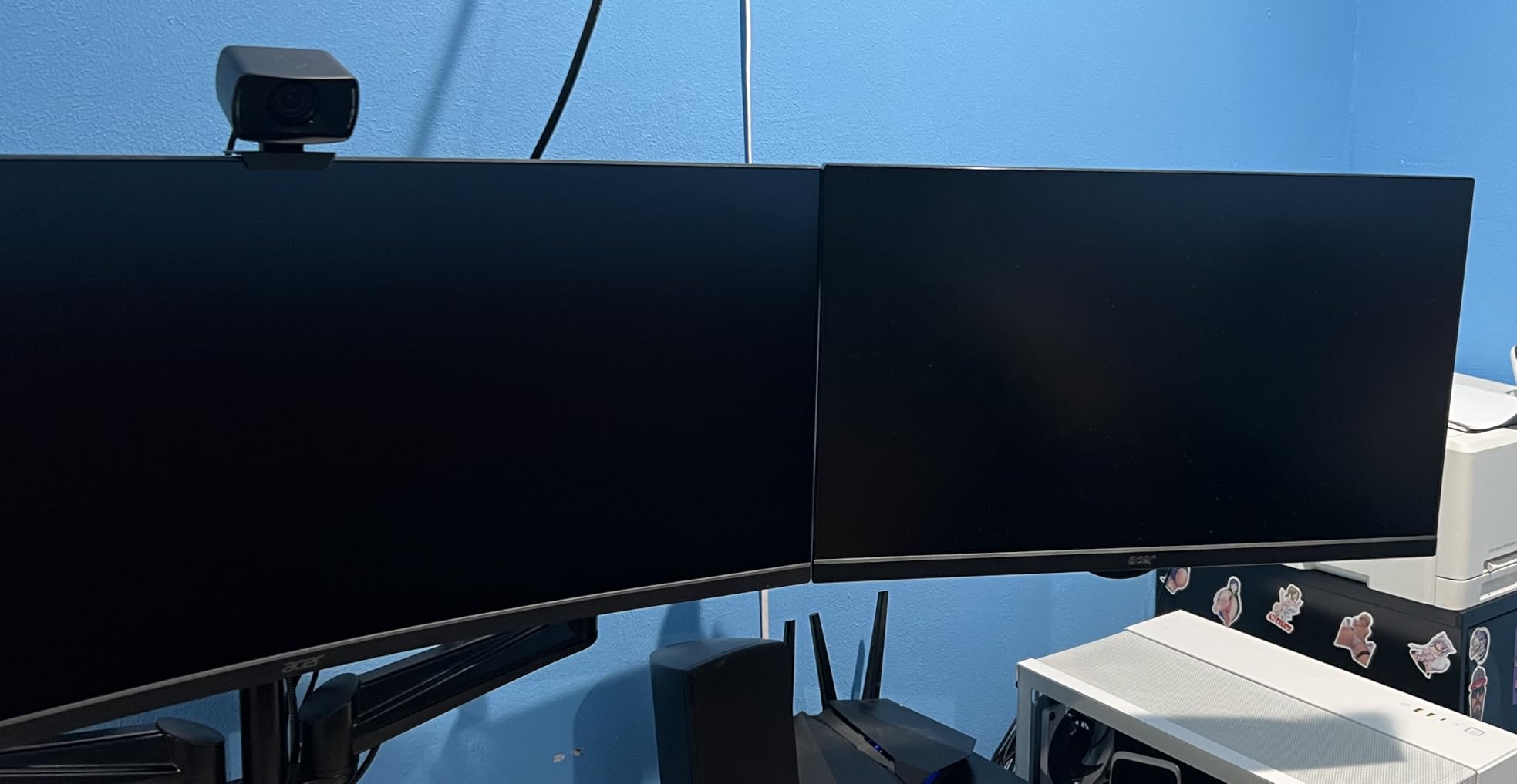 HUANUO Triple Monitor Mount for 17 to 32 inch Screens, Adjustment Gaming Triple Monitor Stand with Swivel, Tilt, Rotation, Clamp & Grommet Kit customer photo 1