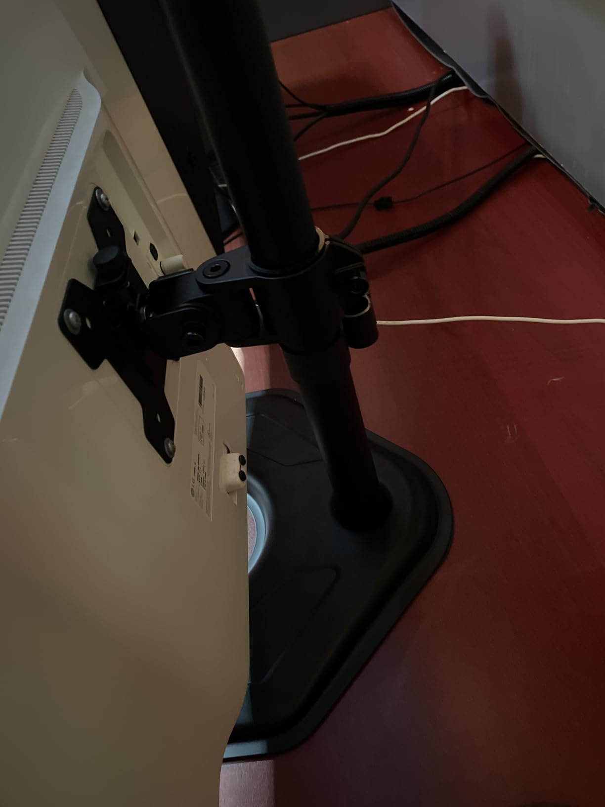 MOUNTUP Single Monitor Stands, Freestanding VESA Monitor Desk Mount fits 13'' to 32'' Computer Screen with Height Adjustable, Swivel, Tilt, Rotation, Holds up to 17.6 lbs, VESA 75x75/100x100 MU0023 customer photo 2