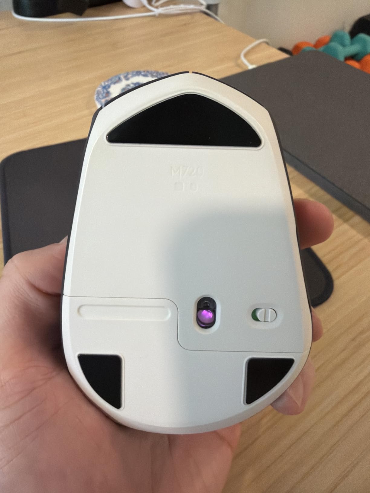 Logitech M720 Triathlon Multi-Device Wireless Mouse, Bluetooth, USB Unifying Receiver, 1000 DPI, 6 Programmable Buttons, 2-Year Battery, Compatible with Laptop, PC, Mac, iPadOS - Black customer photo 2