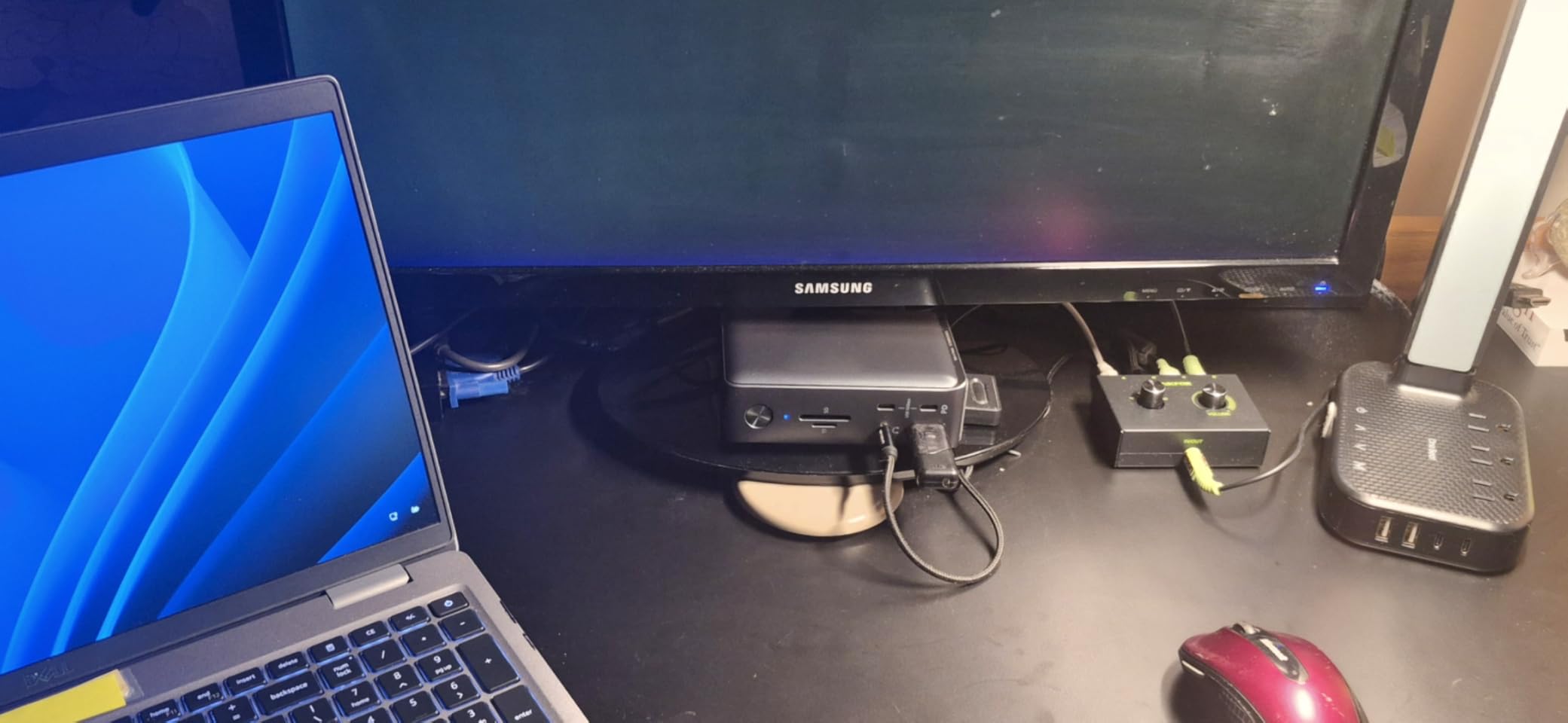 Anker Laptop Docking Station, 13-in-1 USB-C Docking Station, Triple Display with 2xHDMI and 1xDP, 10 Gbps USB-C and 5 Gbps USB-A Data, Ethernet, Audio, SD, 85W Charging for Dell, HP, Lenovo and More customer photo 1