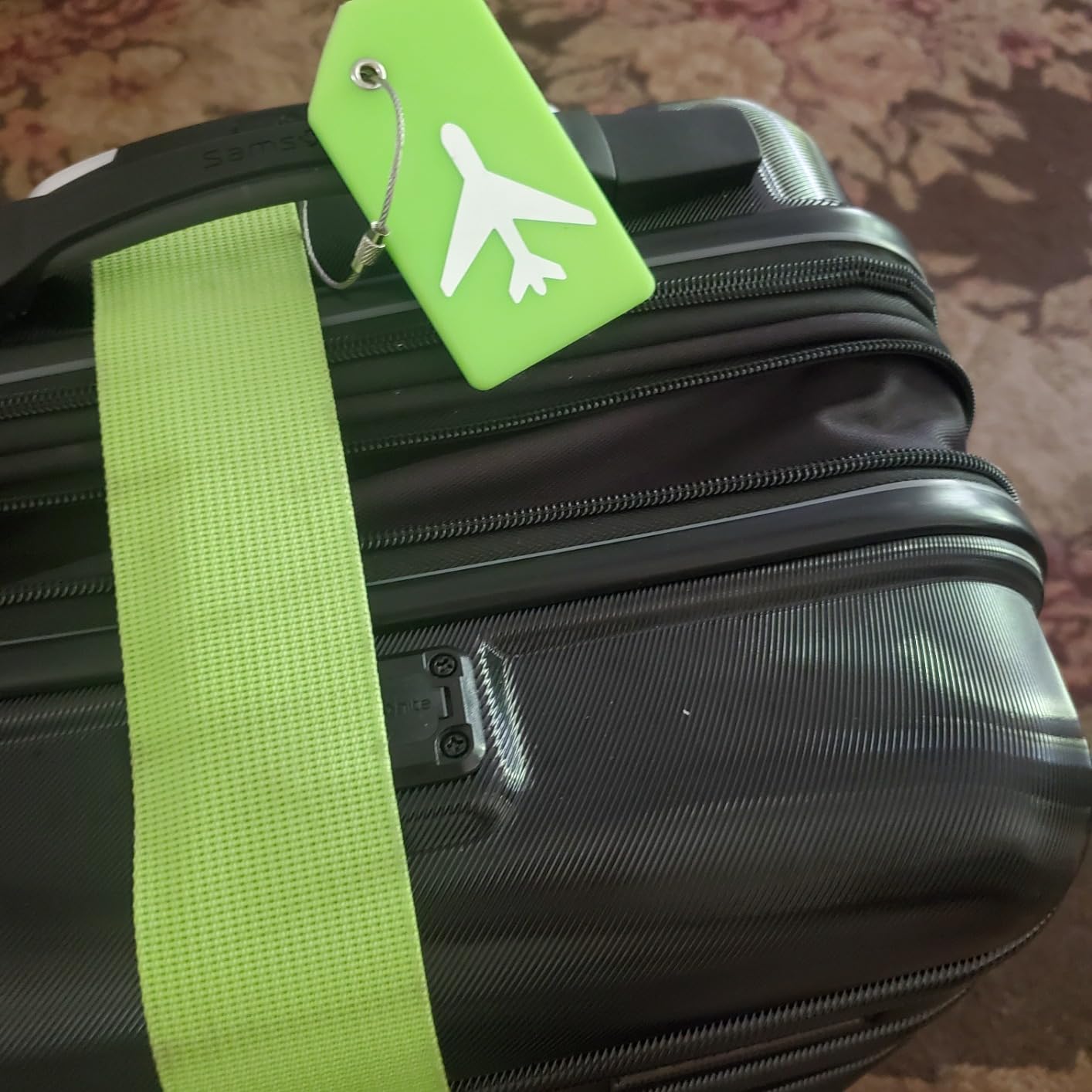 Omni 2 Global Carry-On Spinner Luggage - Compact Size For International Travel - Airline-Approved - Features Expandable Polycarbonate Shell, 360° Wheels, USB Power Hub - Silver customer photo 1