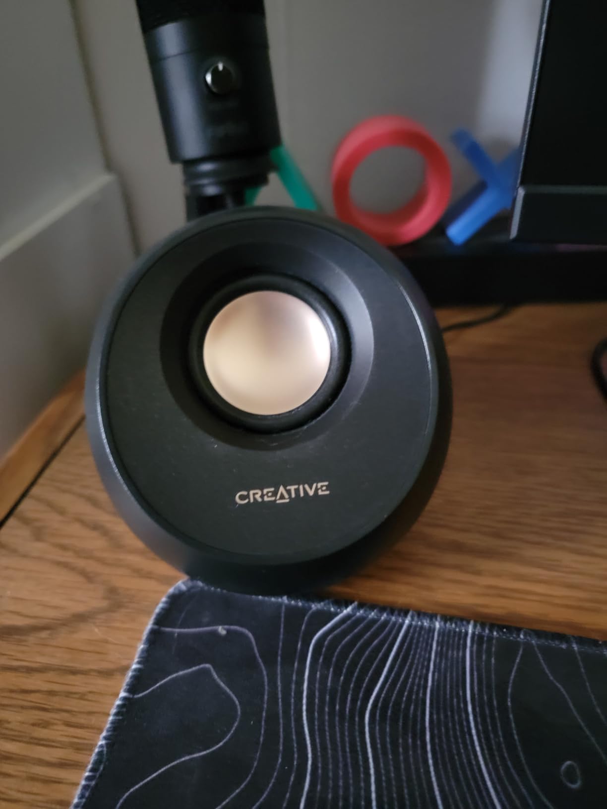 Creative Pebble V3 Minimalistic 2.0 USB-C Desktop Speakers with USB Audio, Clear Dialog Enhancement, Bluetooth 5.0, 8W RMS with 16W Peak Power (Black) customer photo 1