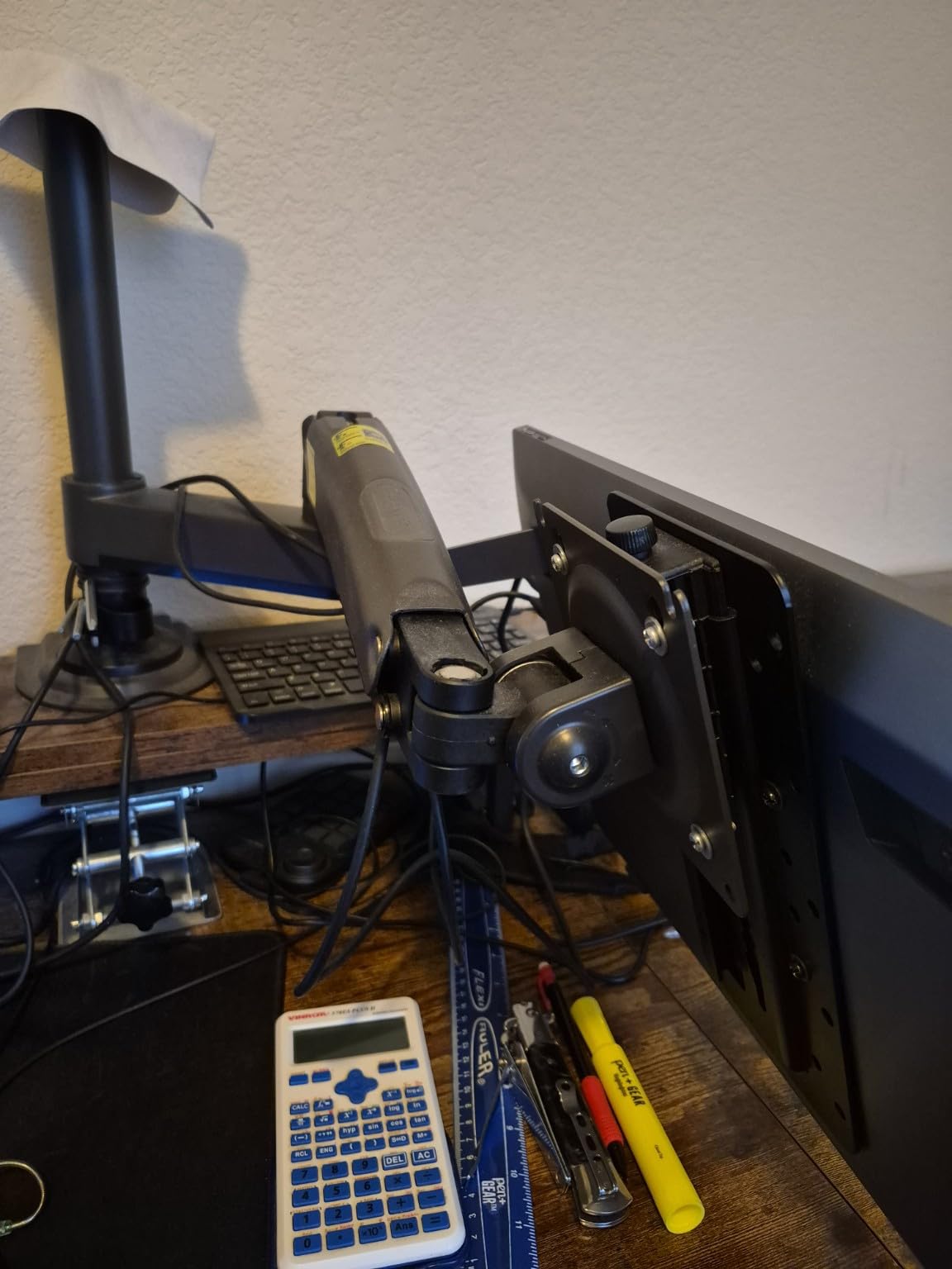 HUANUO Single Monitor Arm, Adjustable Desk Mount for 13-34 inch Screens, Holds 19.8lb, 22.44 inch Max Height, Full Motion Swivel Gaming Monitor Stand with VESA 75x75mm and 100x100mm Compatibility customer photo 1