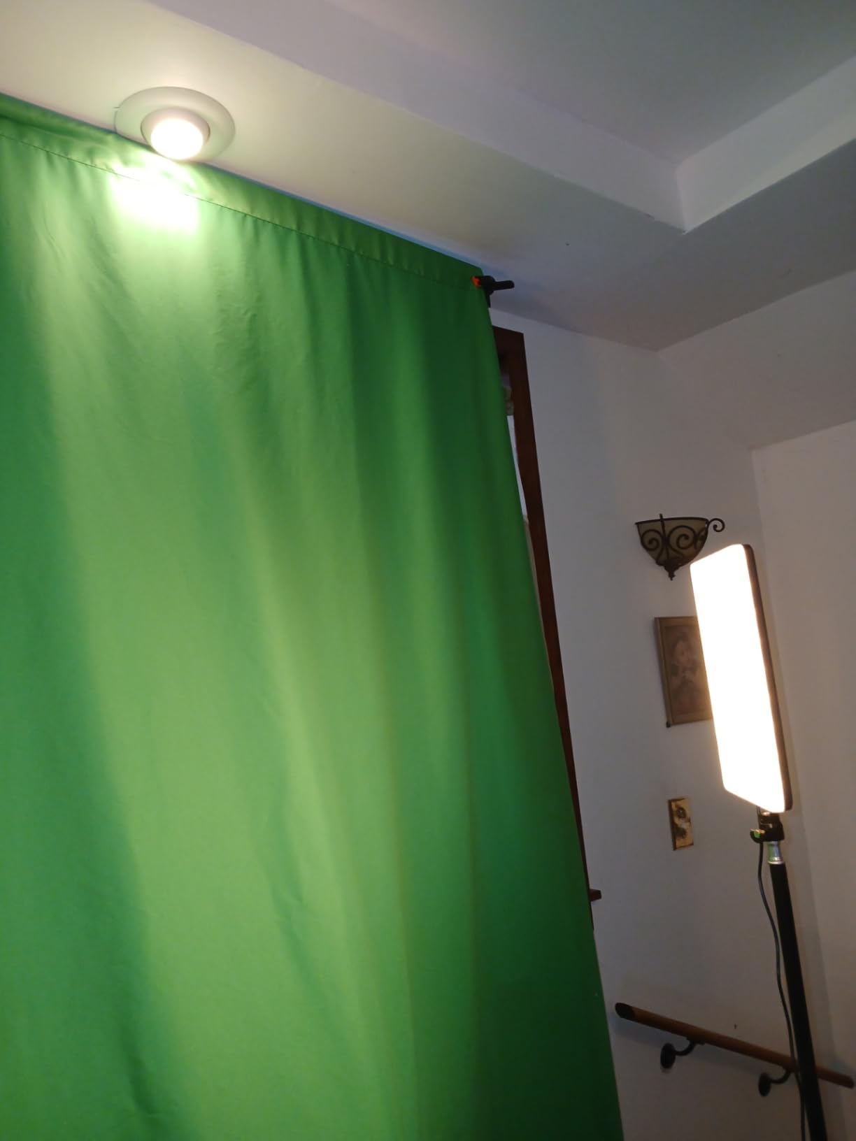 Aimosen 10 X 7 FT Green Screen Backdrop for Photography, Chromakey Virtual GreenScreen Background Sheet for Zoom Meeting, Cloth Fabric Curtain for Party Decor Video Studio Calls Streaming Gaming Photo customer photo 1