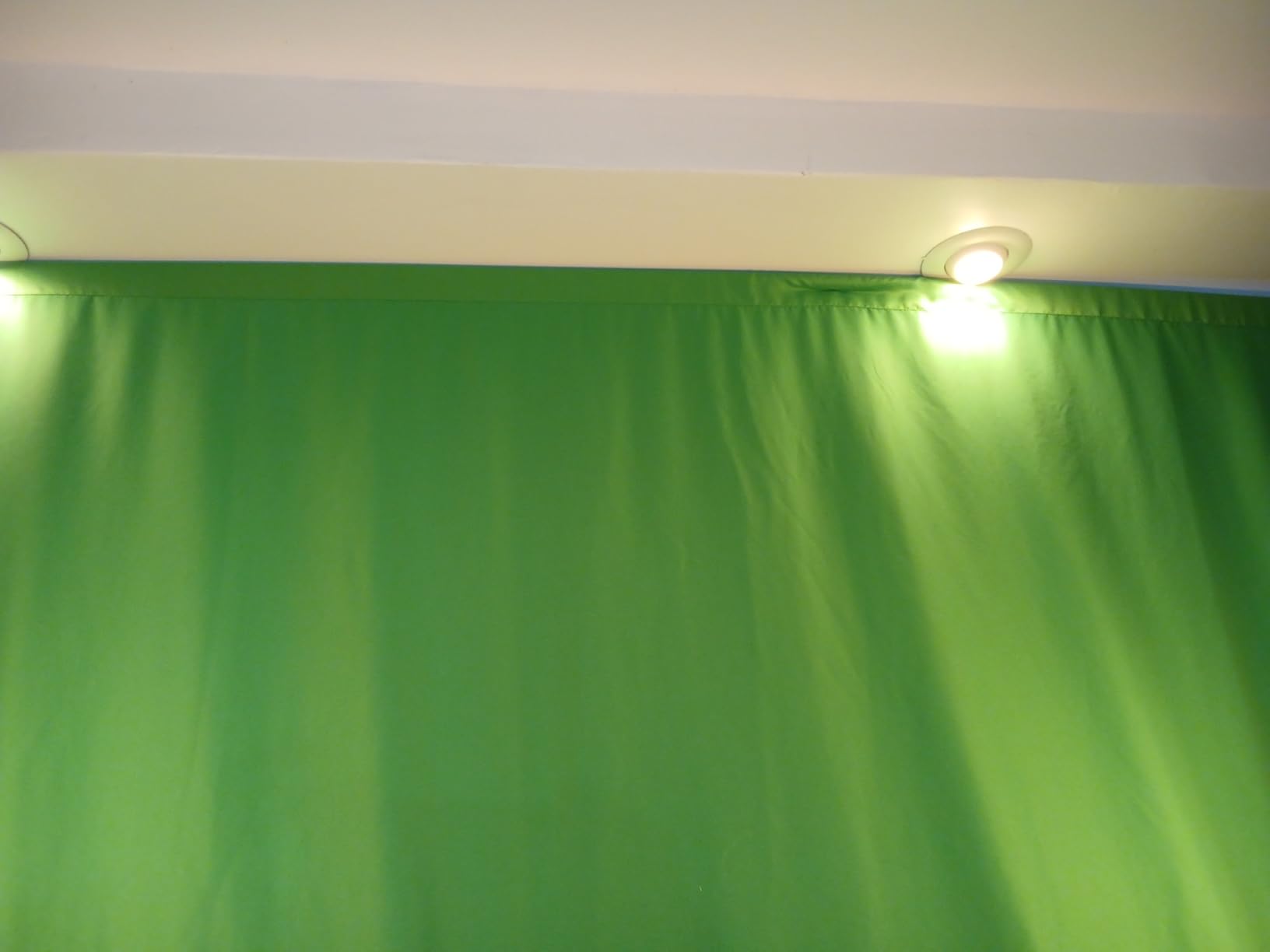 Aimosen 10 X 7 FT Green Screen Backdrop for Photography, Chromakey Virtual GreenScreen Background Sheet for Zoom Meeting, Cloth Fabric Curtain for Party Decor Video Studio Calls Streaming Gaming Photo customer photo 2