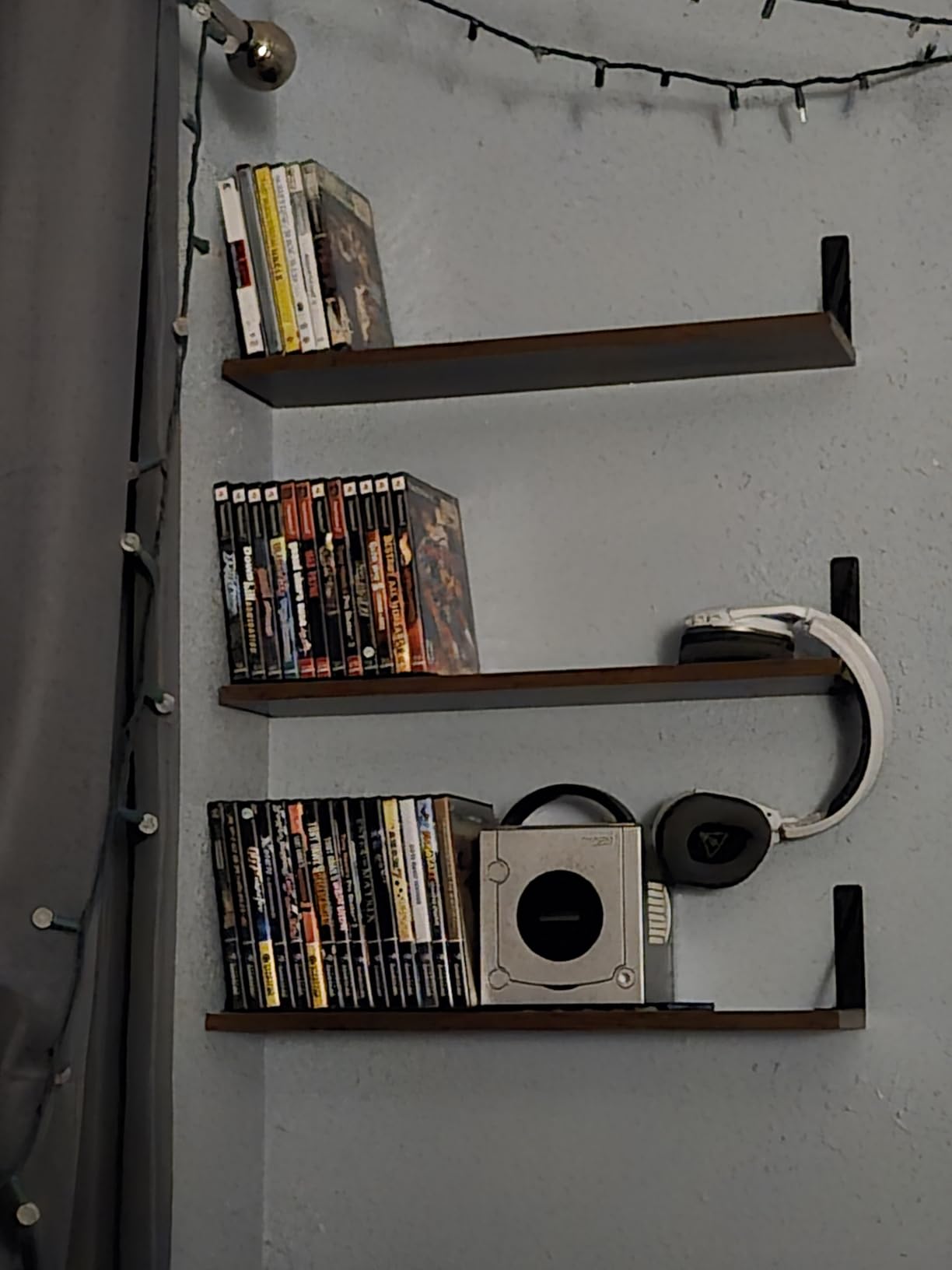BAYKA Wall Mounted Floating Shelves, Wood Floating Wall Shelf for Books & Decor, Small Space-Saving Display & Organizer（Black，Set of 3） customer photo 1
