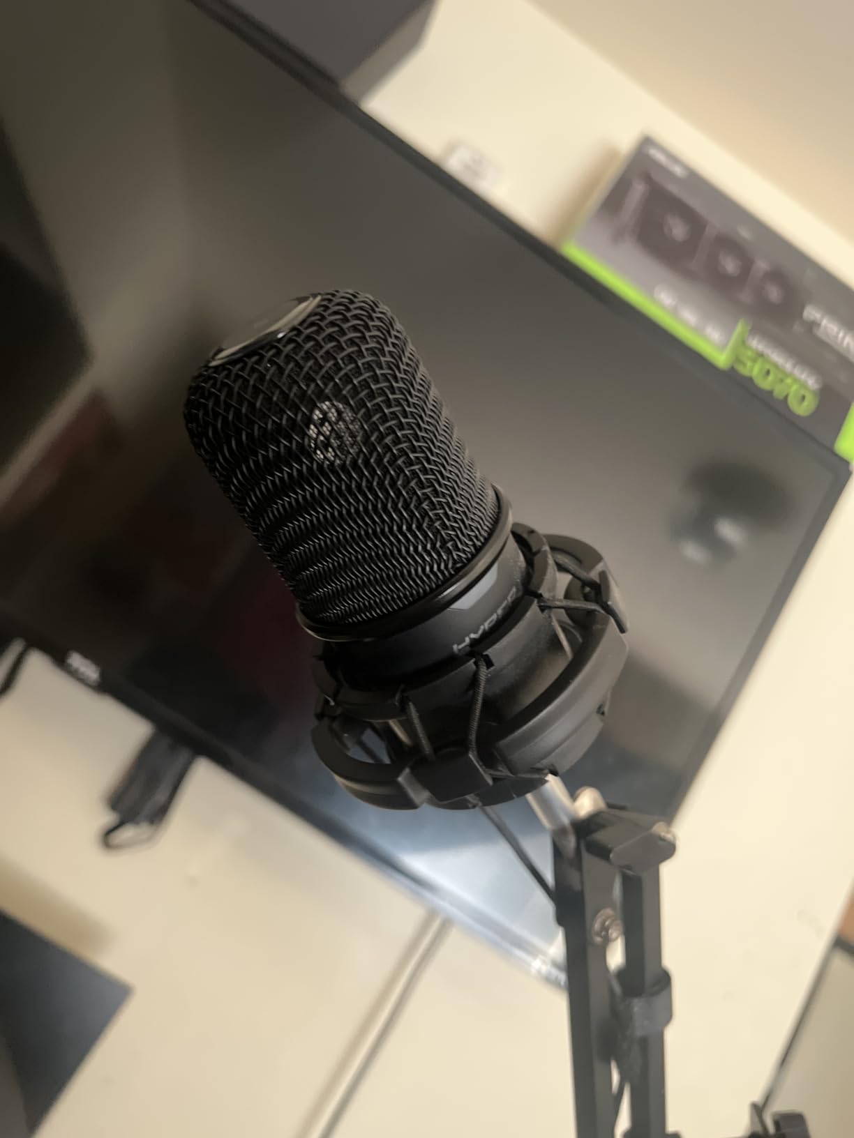 HyperX SoloCast - USB Condenser Gaming Microphone, for PC, PS4, PS5 and Mac, Tap-to-Mute Sensor, Cardioid Polar Pattern, great for Streaming, Podcasts, Twitch, YouTube, Discord,Black customer photo 1