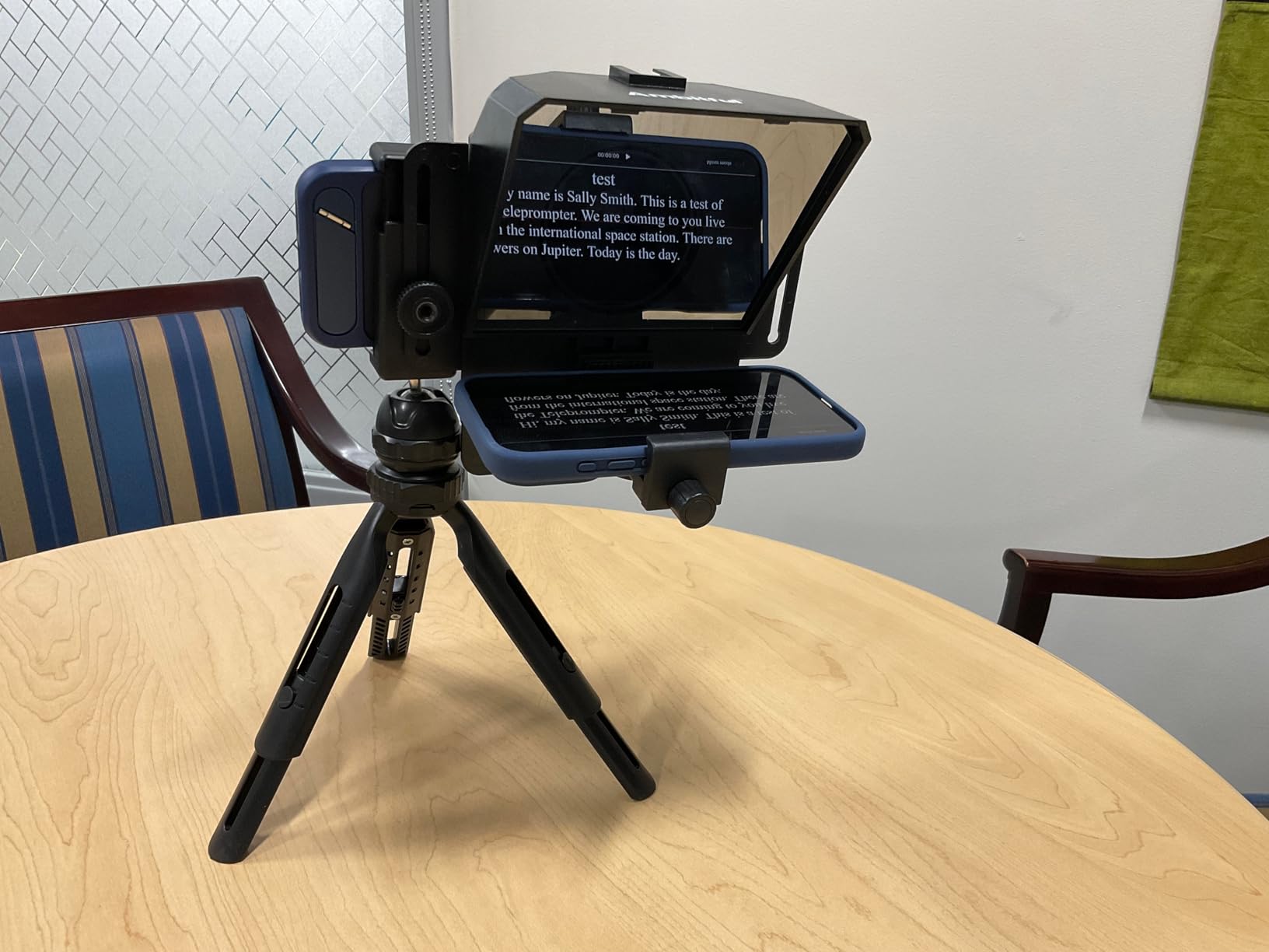 AMBITFUL Teleprompter 7.5'' with Tabletop Tripod for Smartphone and DSLR Camera, Adjustable Phone Clip & Camera Adapting Ring, for Live Streaming, Interviews(Mini Teleprompter Only) customer photo 2