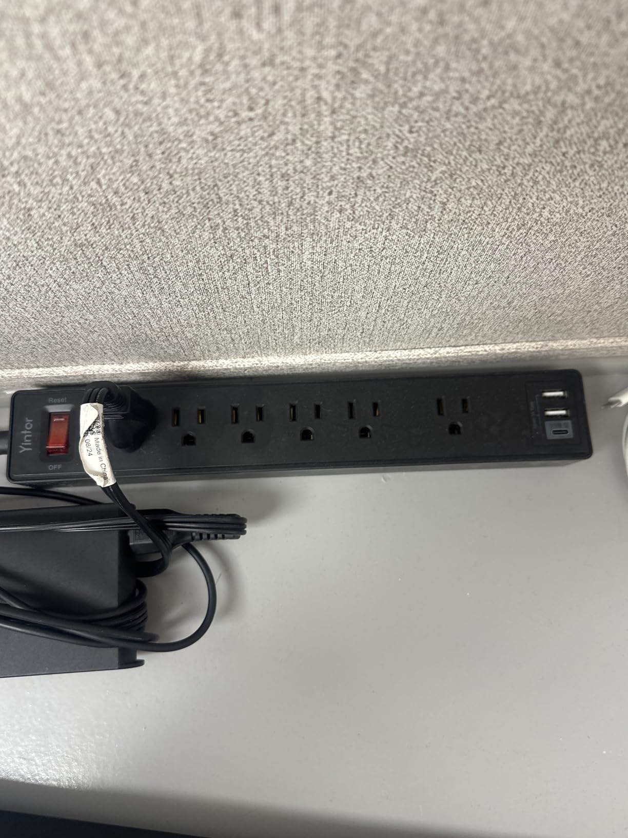 6Ft Power Strip Surge Protector - Yintar Extension Cord with 6 AC Outlets and 3 USB Ports for Home, Office, Dorm Essentials, 1680 Joules, ETL Listed, (Black) customer photo 1