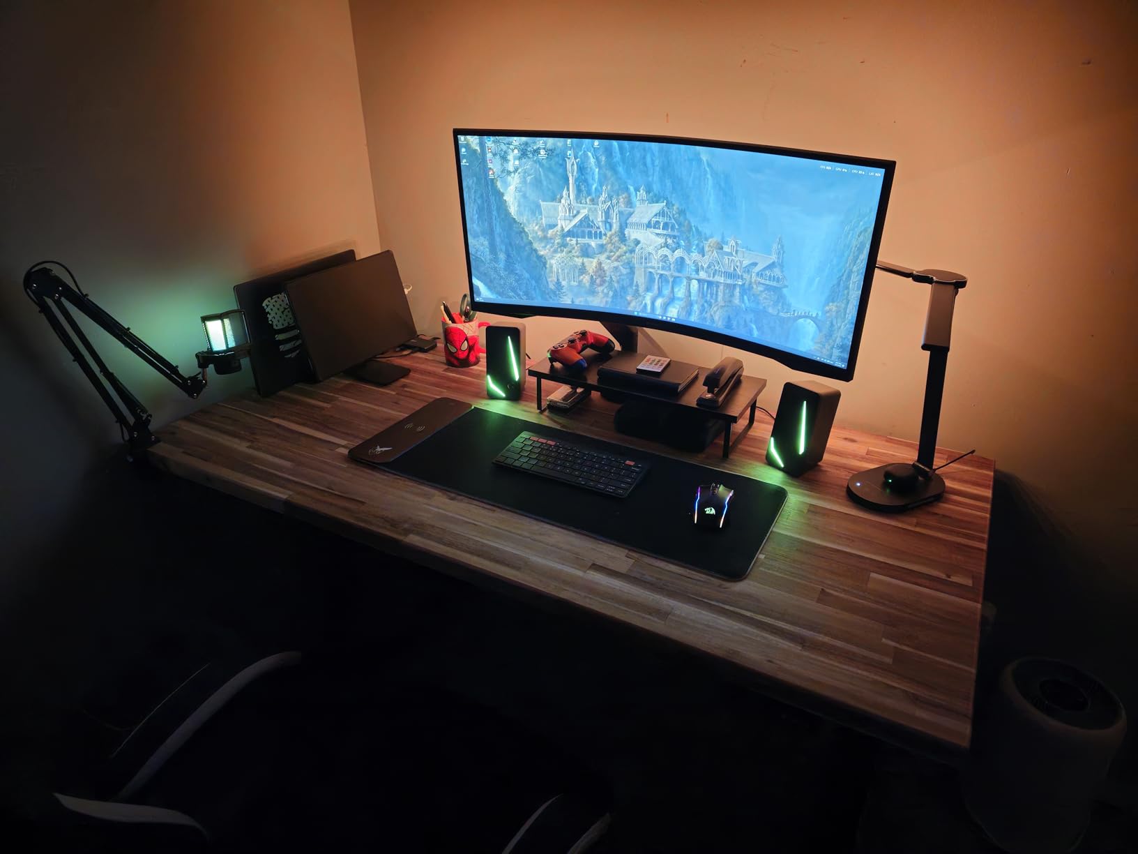 Samsung 34' Odyssey G5 Ultra-Wide Gaming Monitor with 1000R Curved Screen, 165Hz, 1ms, FreeSync Premium, Large Display, Eye Comfort, Multiple Ports, WQHD, LC34G55TWWNXZA, Black customer photo 1