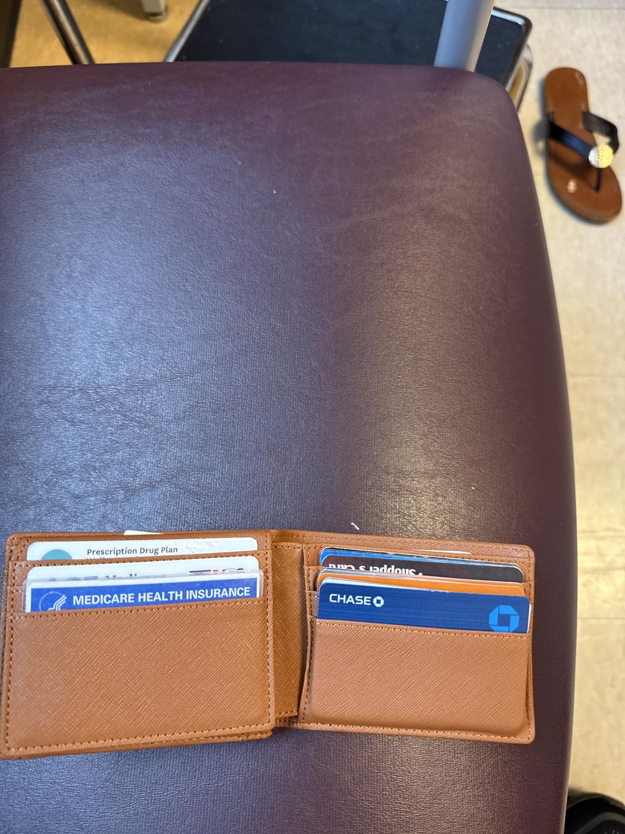 RFID Blocking Bifold Wallets for Men, Brown Full Grain Leather Credit Card Wallet with 2 ID Windows Premium Security and High Capacity customer photo 1