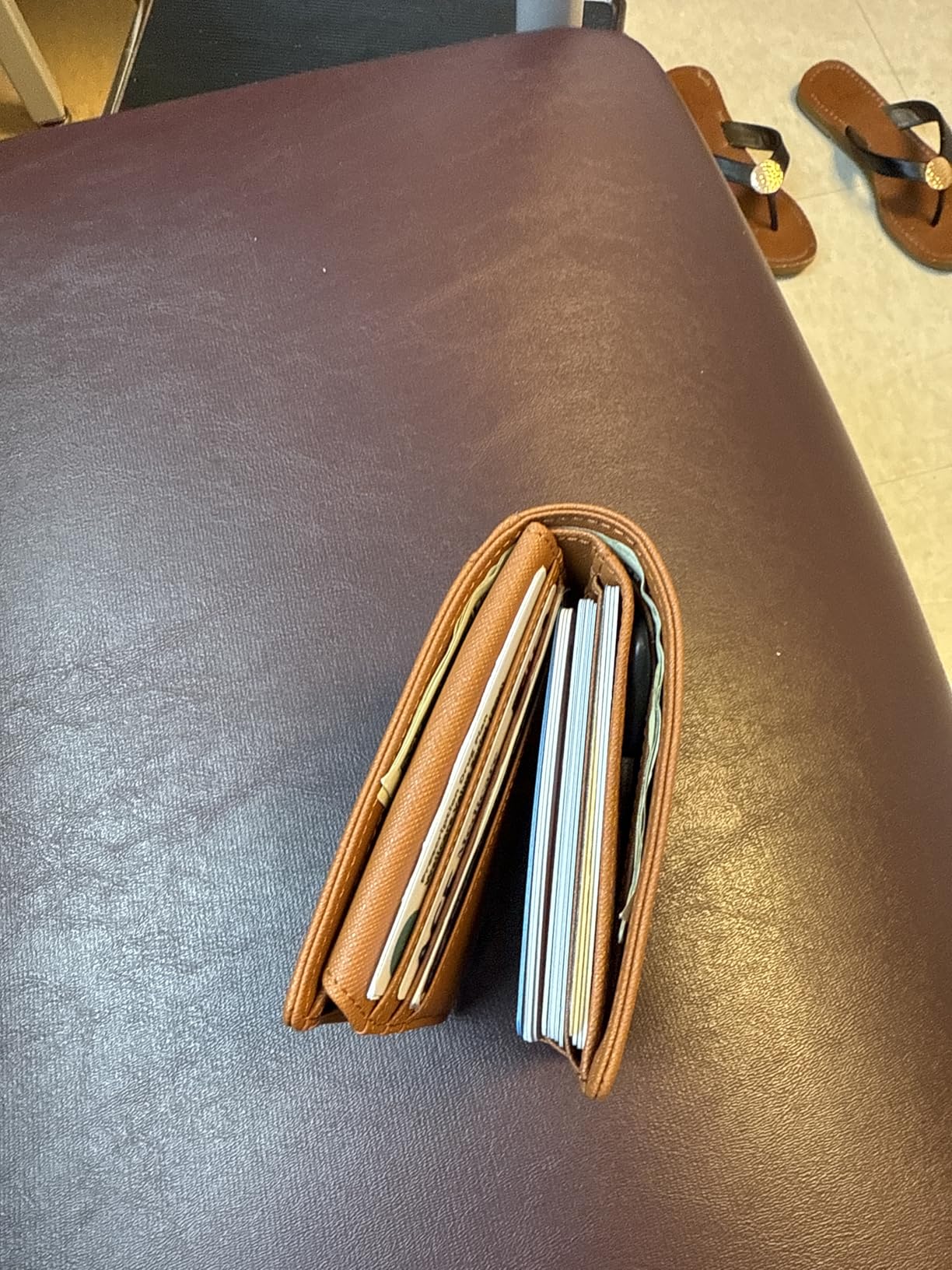 RFID Blocking Bifold Wallets for Men, Brown Full Grain Leather Credit Card Wallet with 2 ID Windows Premium Security and High Capacity customer photo 2