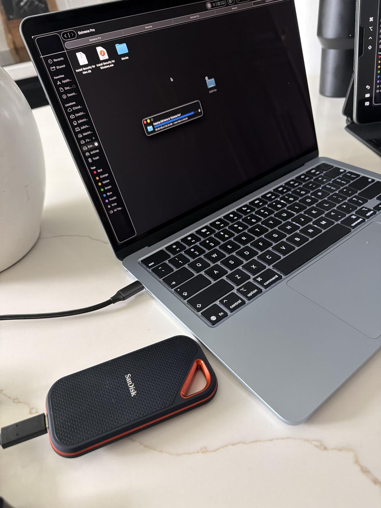 SANDISK 4TB Extreme PRO Portable SSD - Up to 2000MB/s - USB-C, USB 3.2 Gen 2x2, IP65 Water and Dust Resistance, Updated Firmware - SDSSDE81-4T00-G25, Black customer photo 1