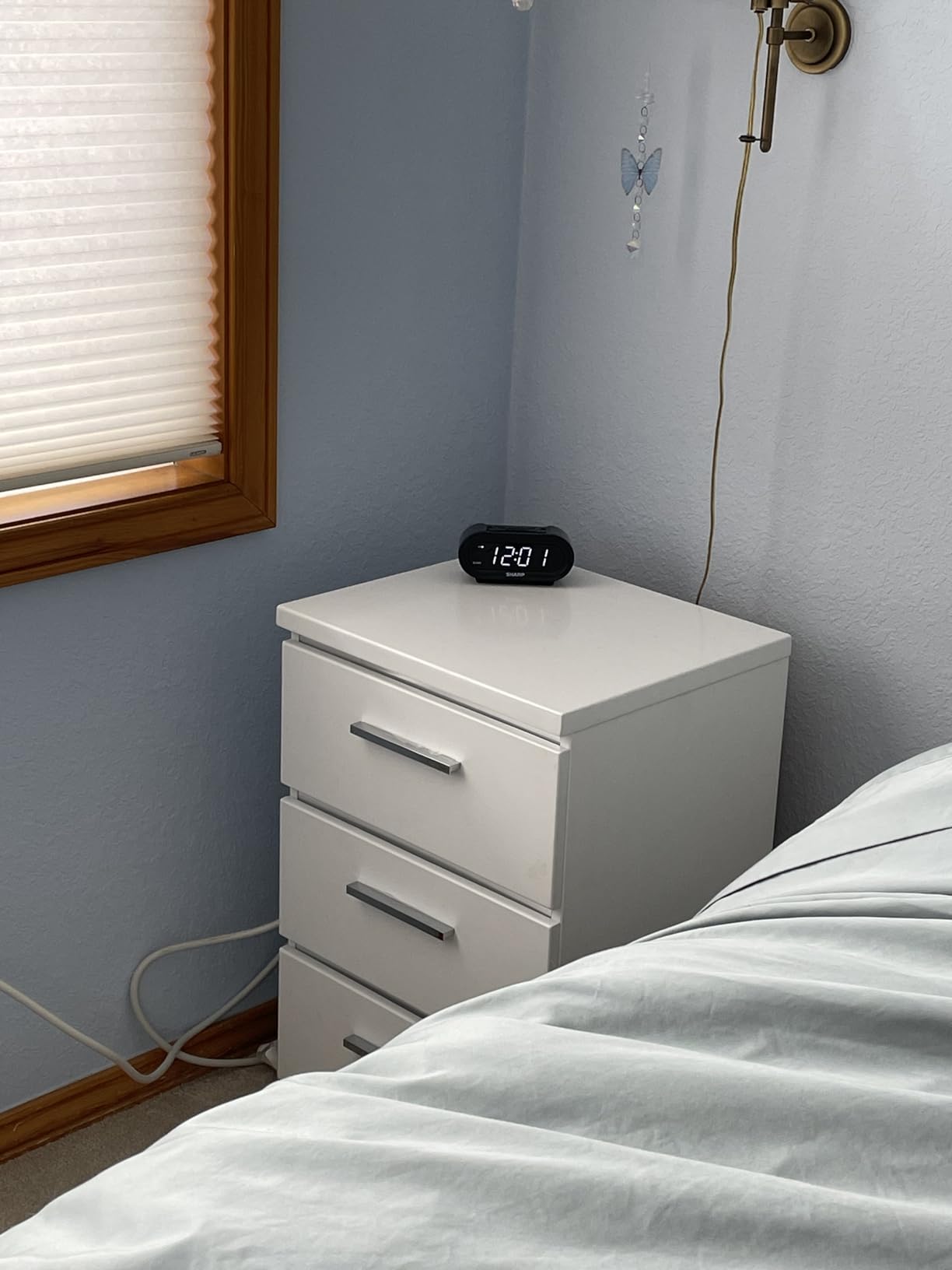 Sharp Digital Alarm with AccuSet - Automatic Smart Clock, Never Needs Setting (Midnight Black-White LED) customer photo 1