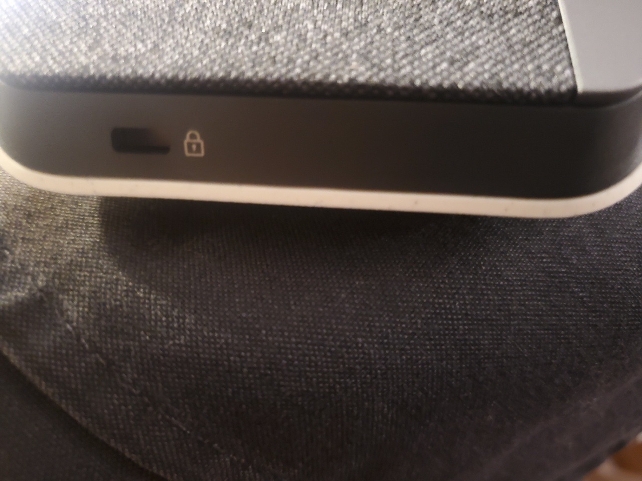 Poly - Sync 40 Smart Speakerphone (Plantronics) - Flexible Work Spaces - Connect to PC/Mac via Combined USB-A/USB-C Cable and Smartphones via Bluetooth - Works with Teams, Zoom & more,Black customer photo 2