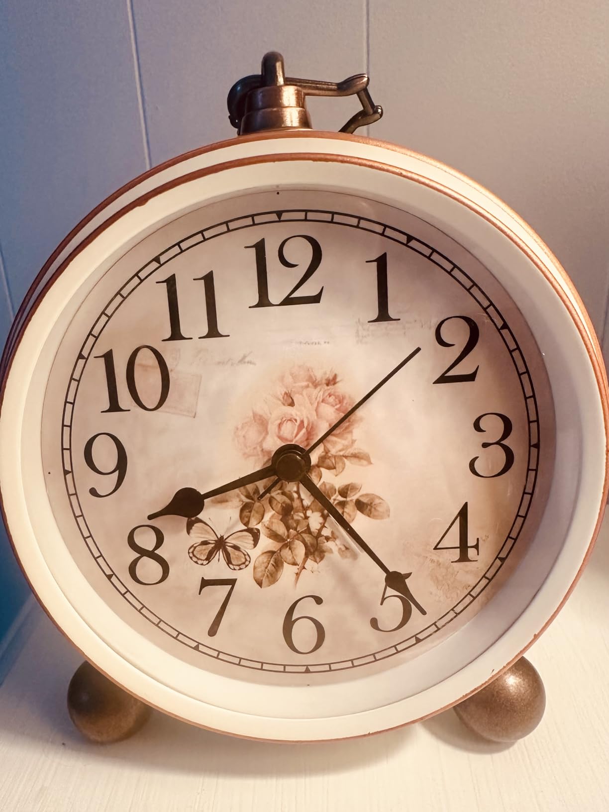 Maxspace 5.2in Desk Clock, Retro Silent Analog Clock Non-Ticking & Battery Operated with Quartz Movement,Clock Decor for Bedroom Living Room customer photo 1